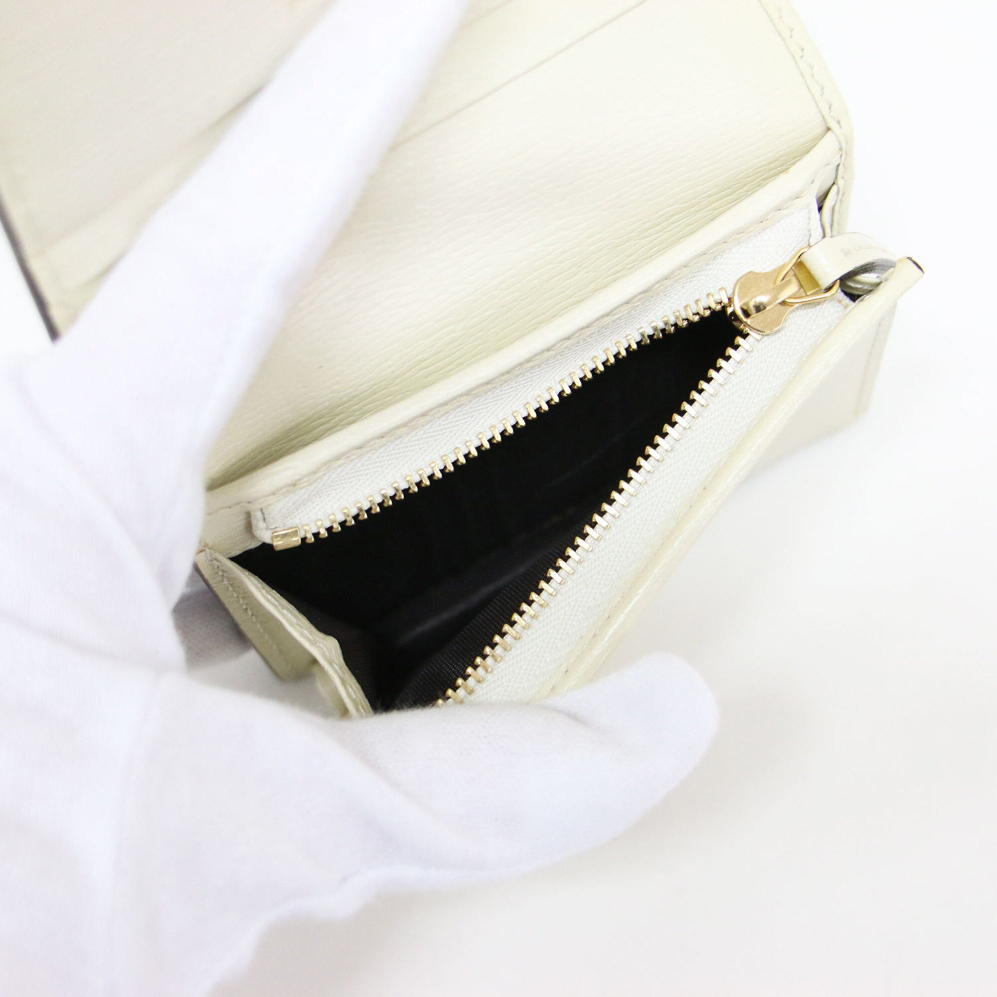 Gucci Ivory Leather Wallet (Bi-Fold) (Pre-Owned)