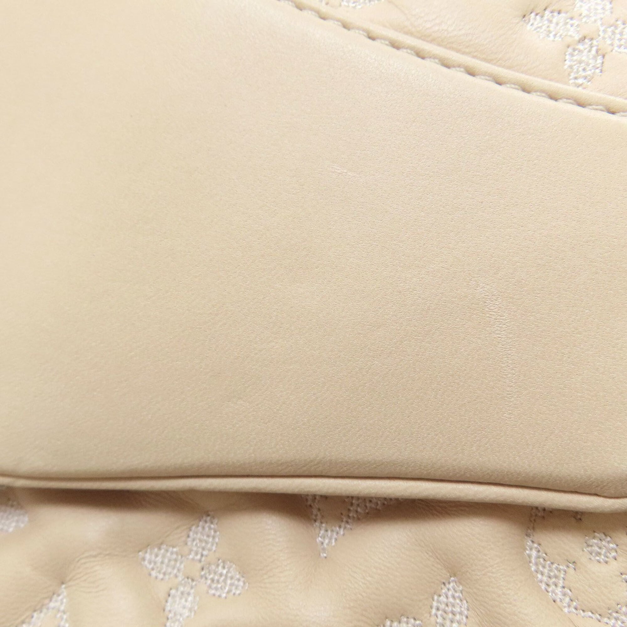 Louis Vuitton Lv Off White Leather Pochette Shoulder Bag (Pre-Owned)