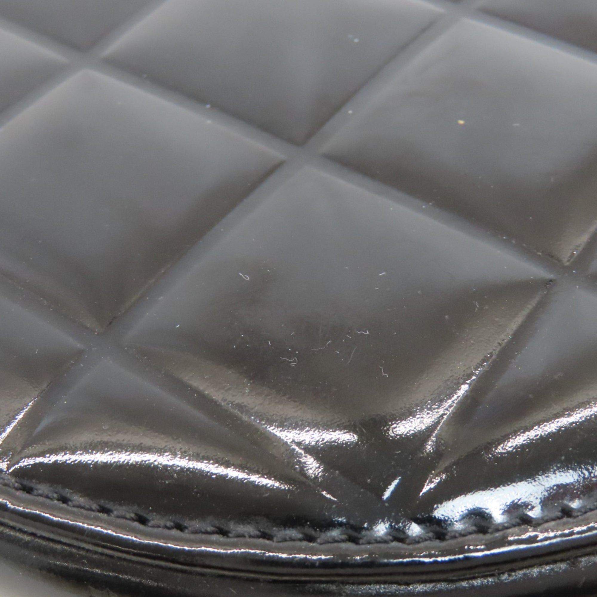 Chanel Black Leather Shoulder Bag (Pre-Owned)
