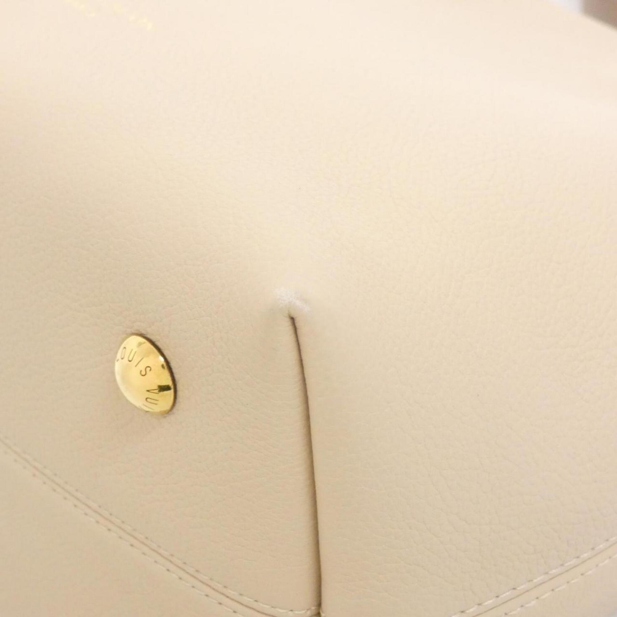 Louis Vuitton Beige Leather Pouch Shoulder Bag (Pre-Owned)