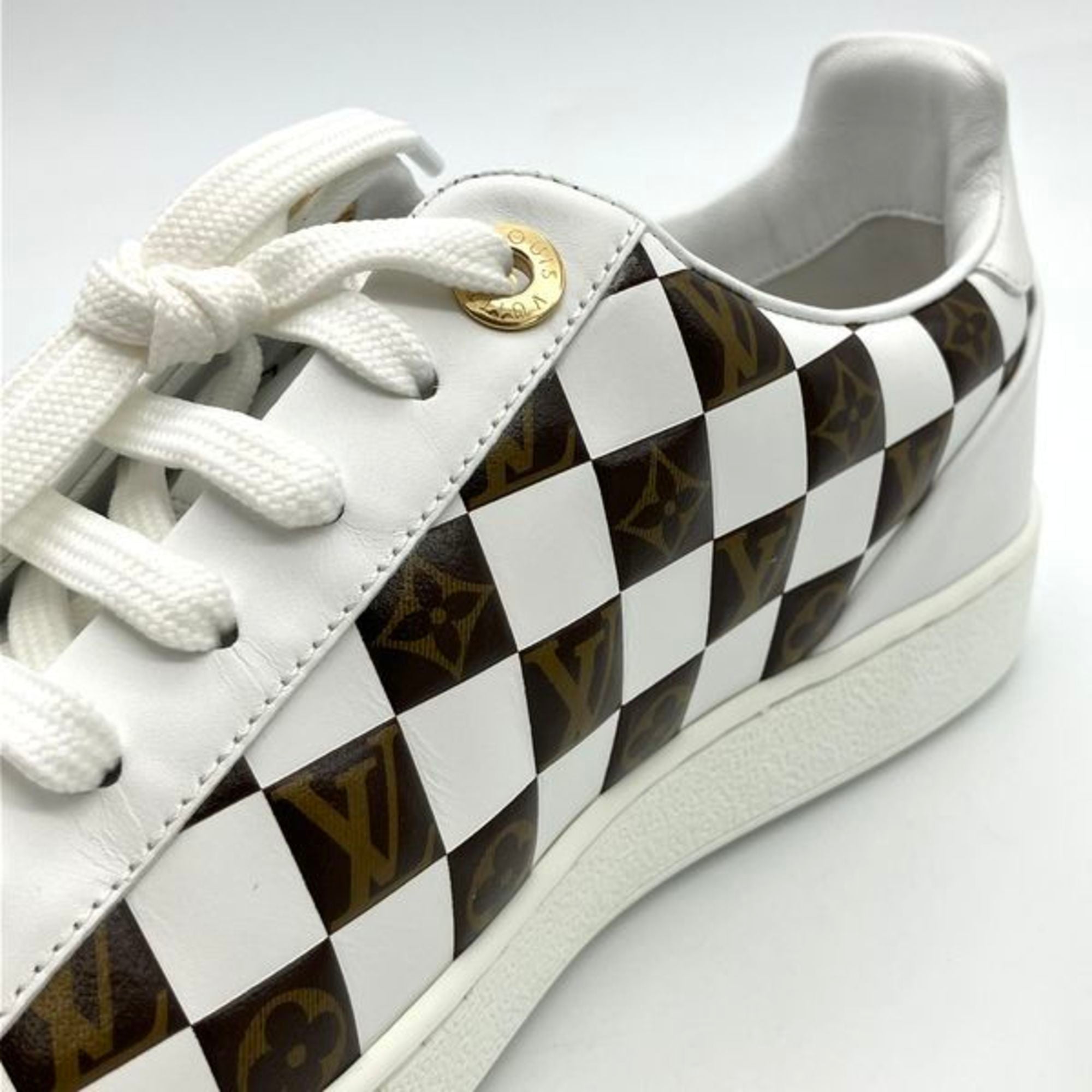 Louis Vuitton White Sneakers (Pre-Owned)