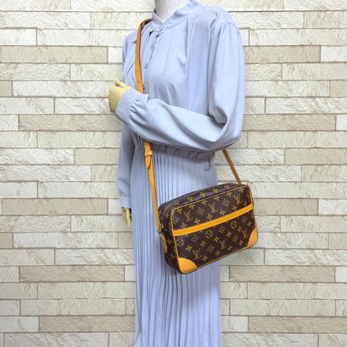 Louis Vuitton Monogram Brown Monogram Shoulder Bag (Pre-Owned)