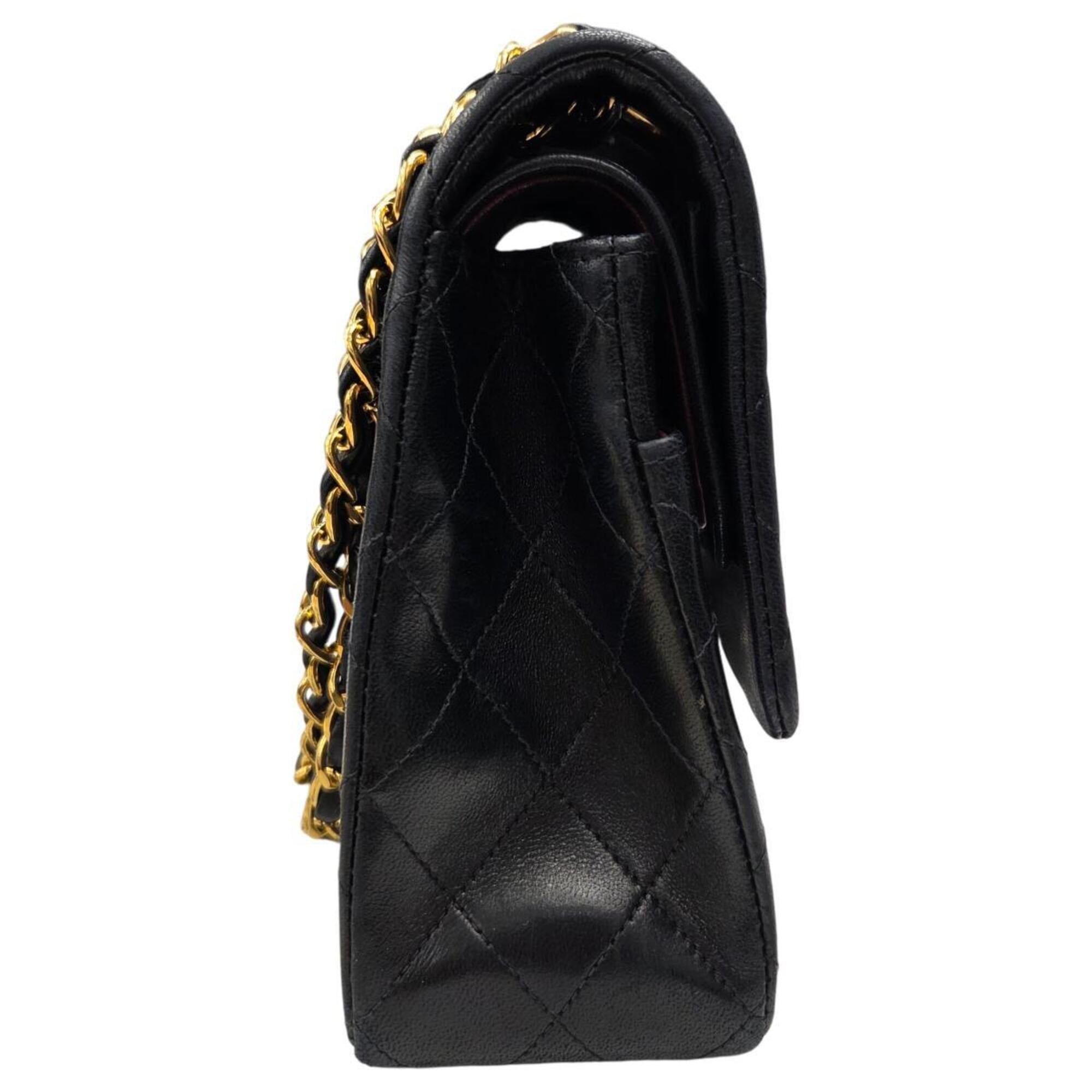 Chanel Matelasse Black Leather Shoulder Bag (Pre-Owned)