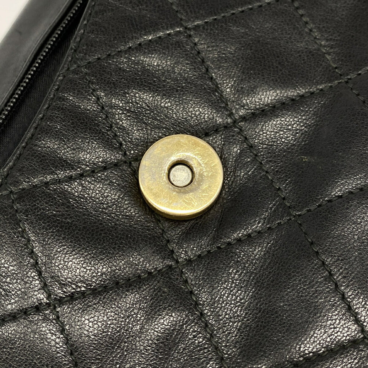 Chanel Black Leather Shoulder Bag (Pre-Owned)