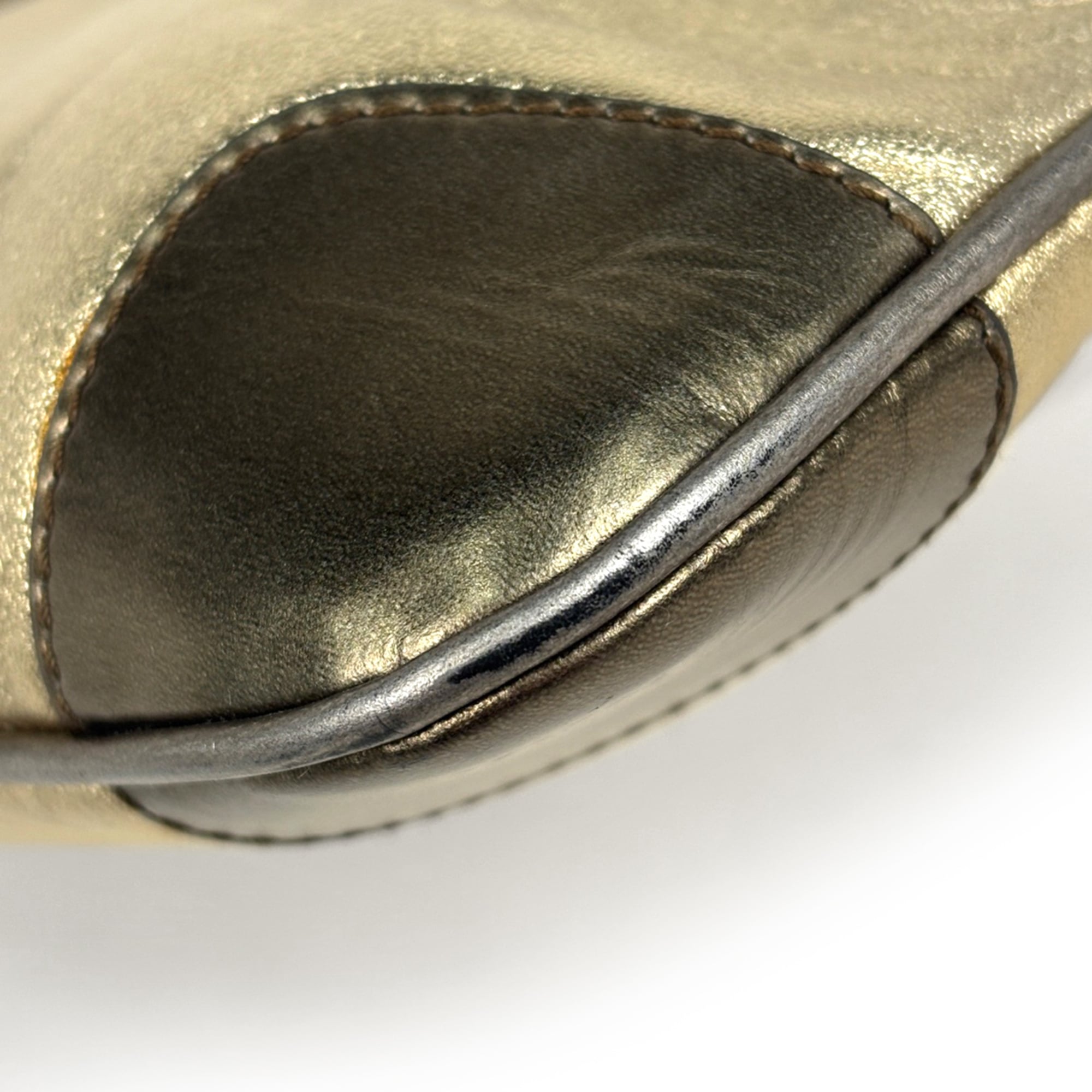 Gucci Gold Leather Shoulder Bag (Pre-Owned)