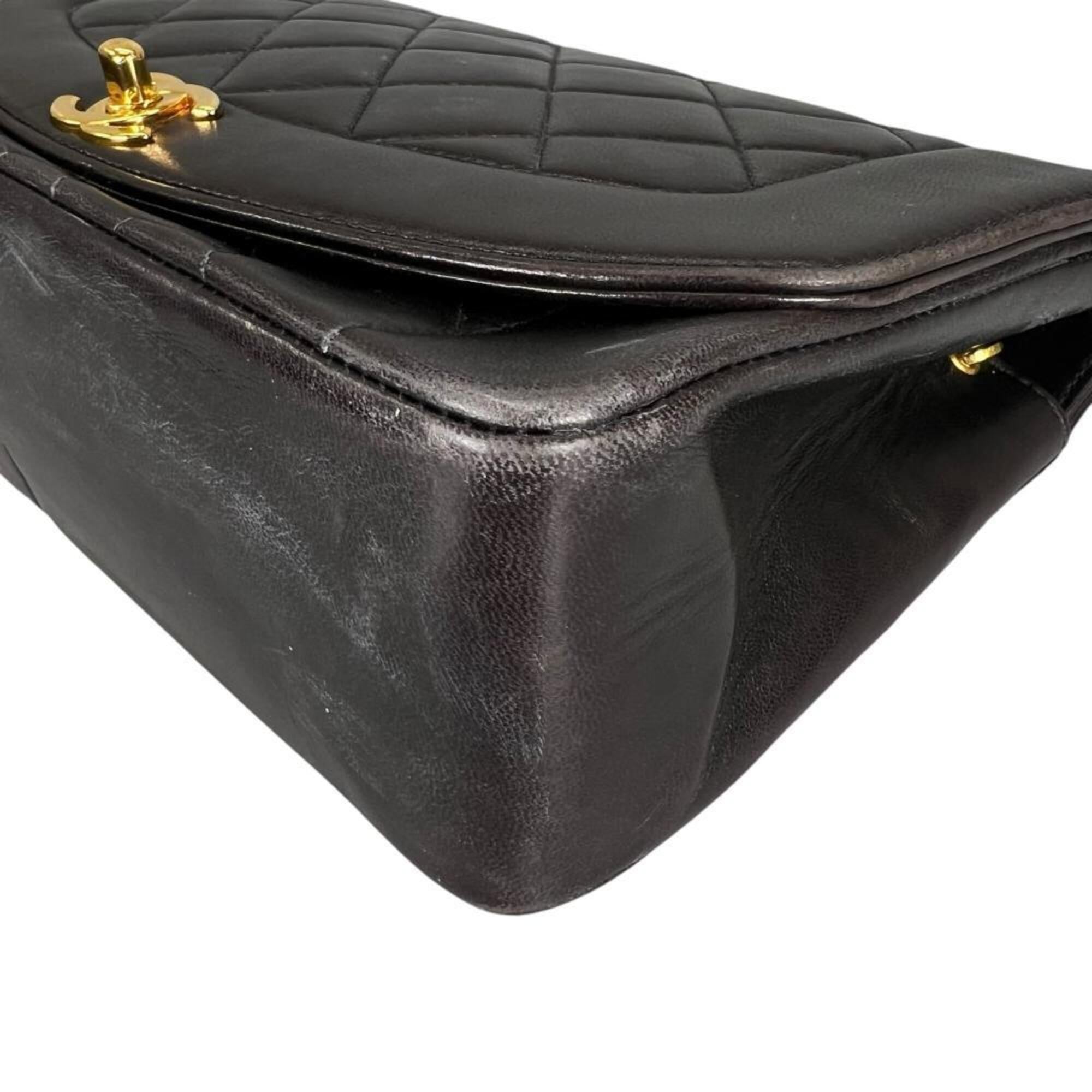 Chanel Black Leather Shoulder Bag (Pre-Owned)
