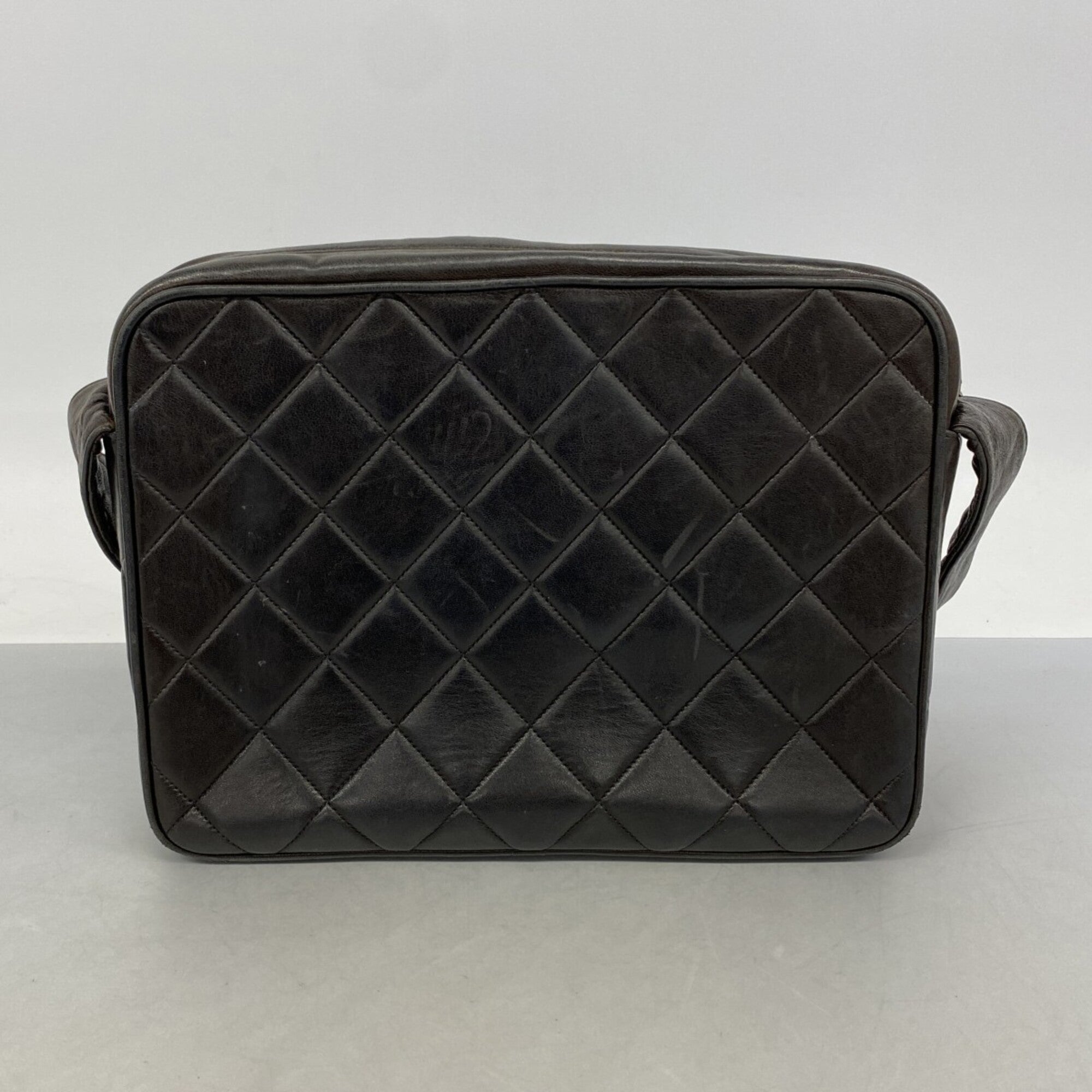 Chanel Black Leather Shoulder Bag (Pre-Owned)