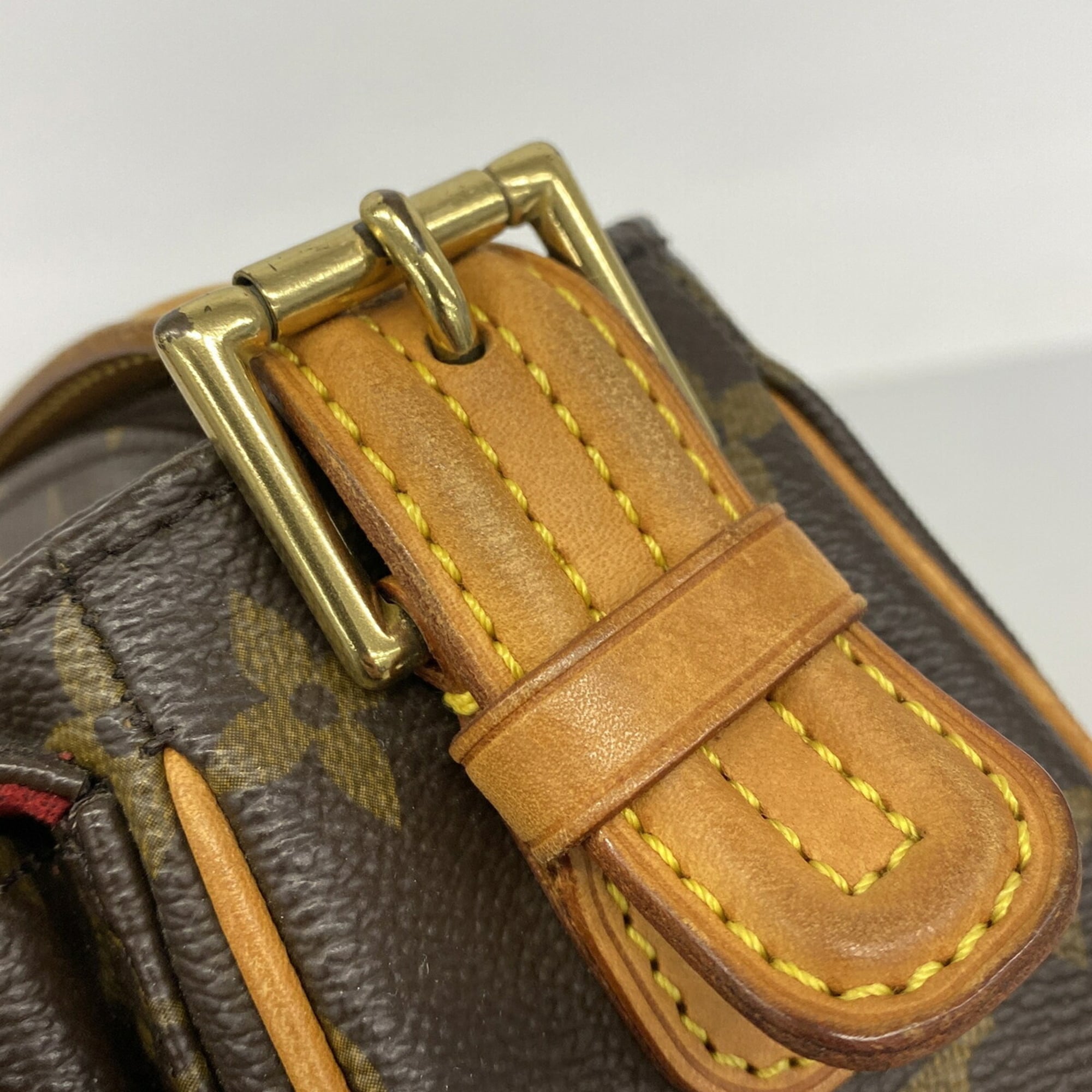 Louis Vuitton Brown Shoulder Bag (Pre-Owned)