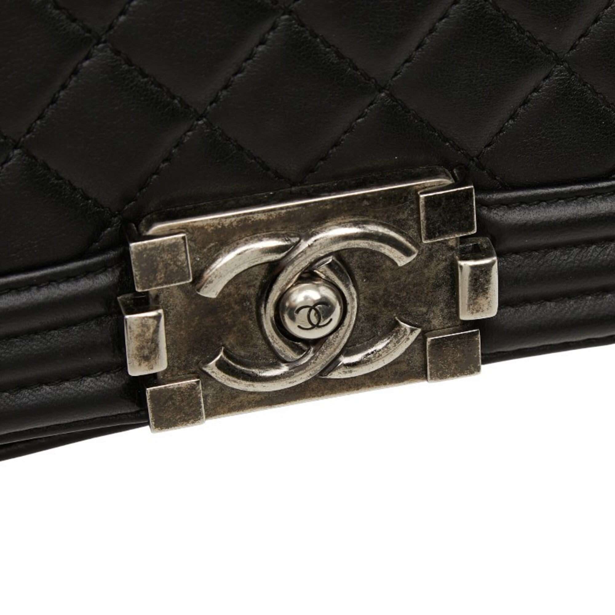 Chanel Black Leather Shoulder Bag (Pre-Owned)