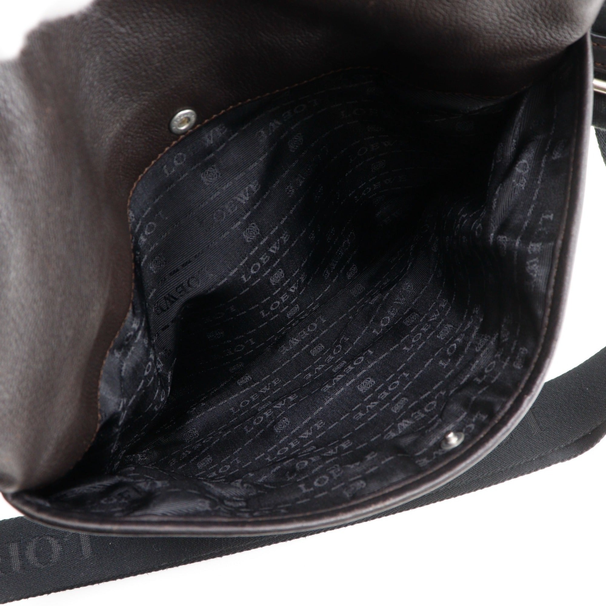 Loewe Black Leather Shoulder Bag (Pre-Owned)