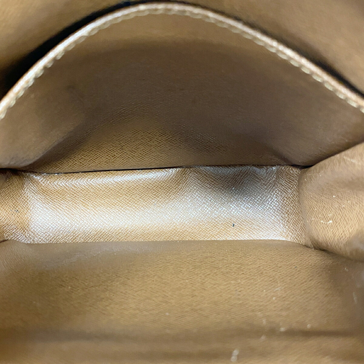 Louis Vuitton Brown Shoulder Bag (Pre-Owned)