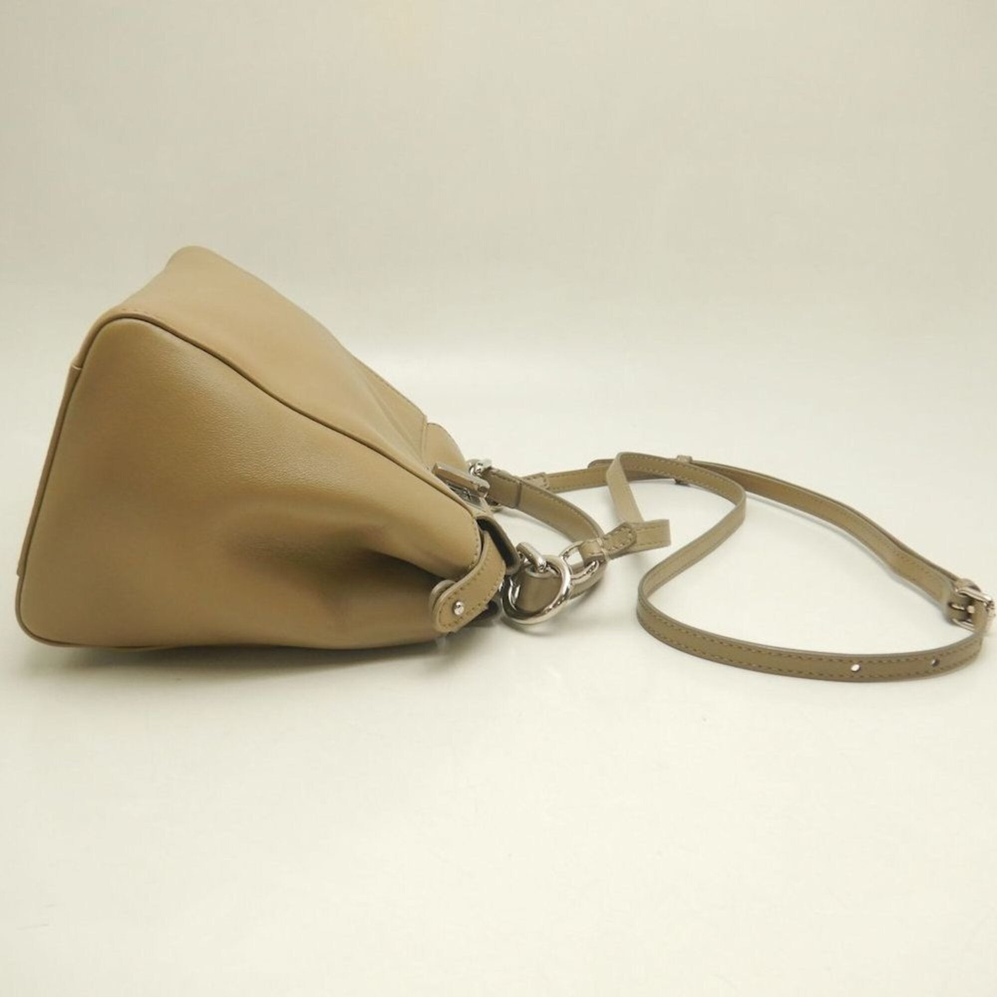 Fendi Beige Leather Handbag (Pre-Owned)