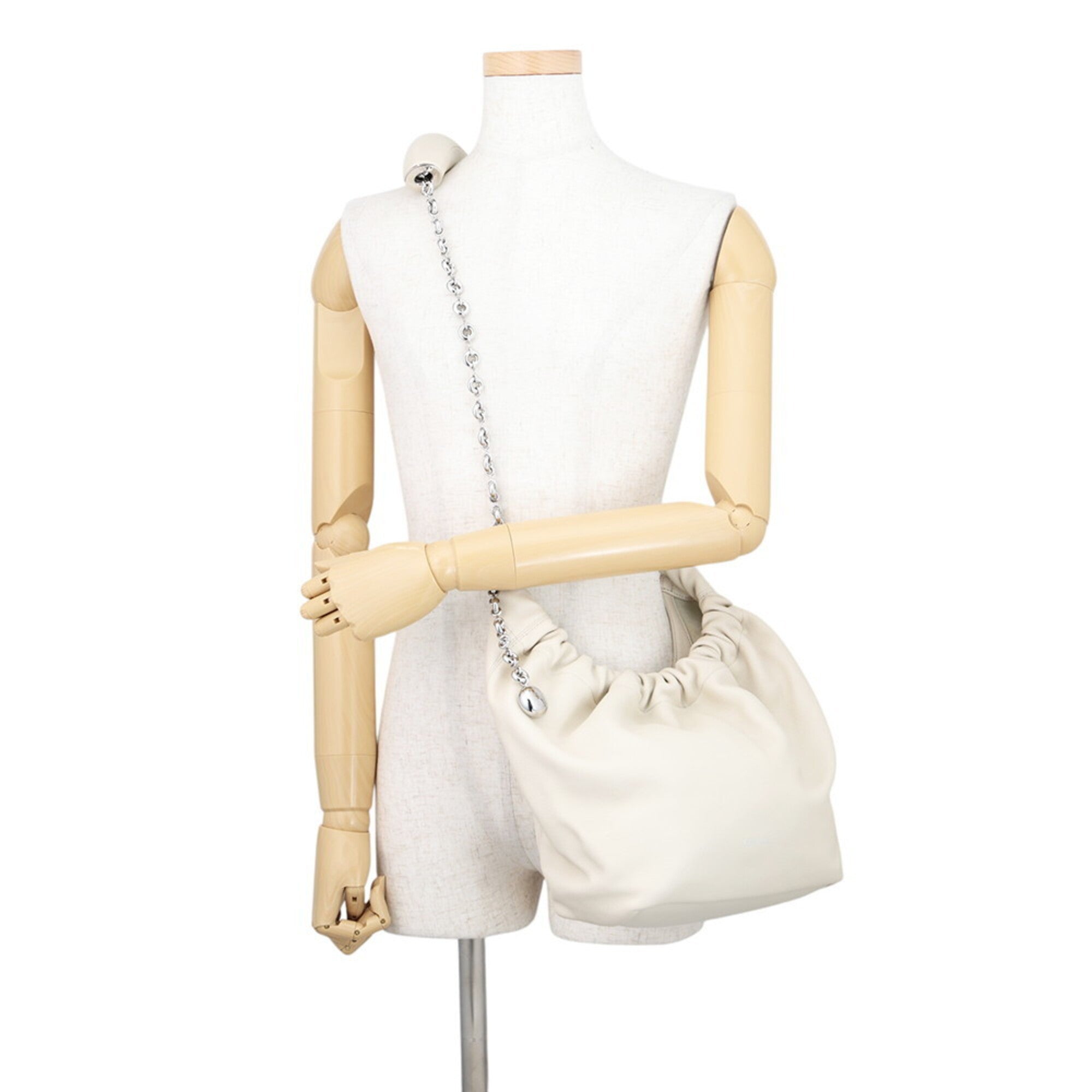 Loewe Ivory Leather Shoulder Bag (Pre-Owned)