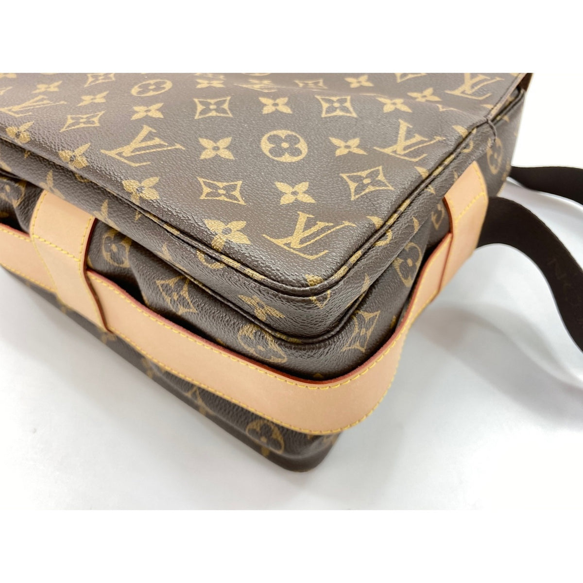 Louis Vuitton Brown Shoulder Bag (Pre-Owned)