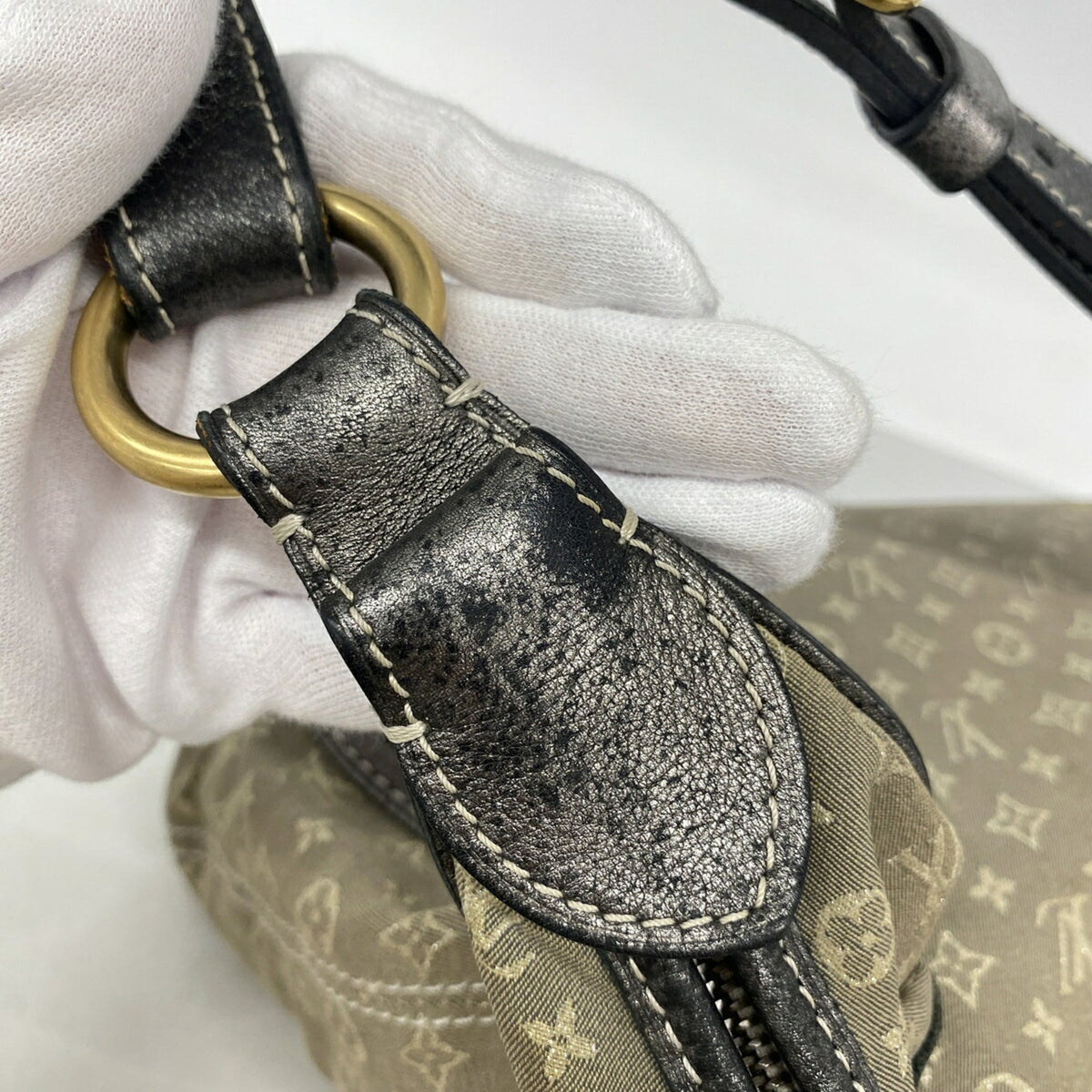 Louis Vuitton Platine Shoulder Bag (Pre-Owned)