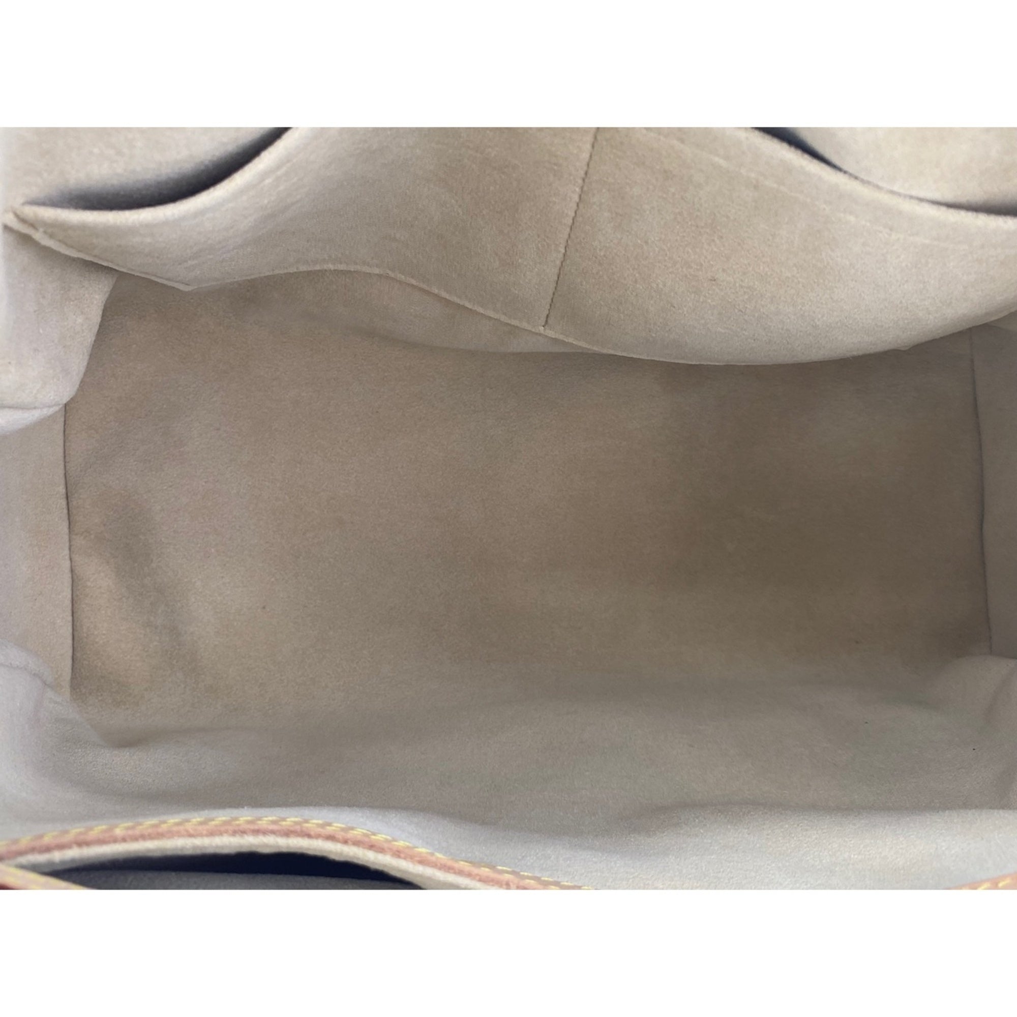 Louis Vuitton Brown Shoulder Bag (Pre-Owned)