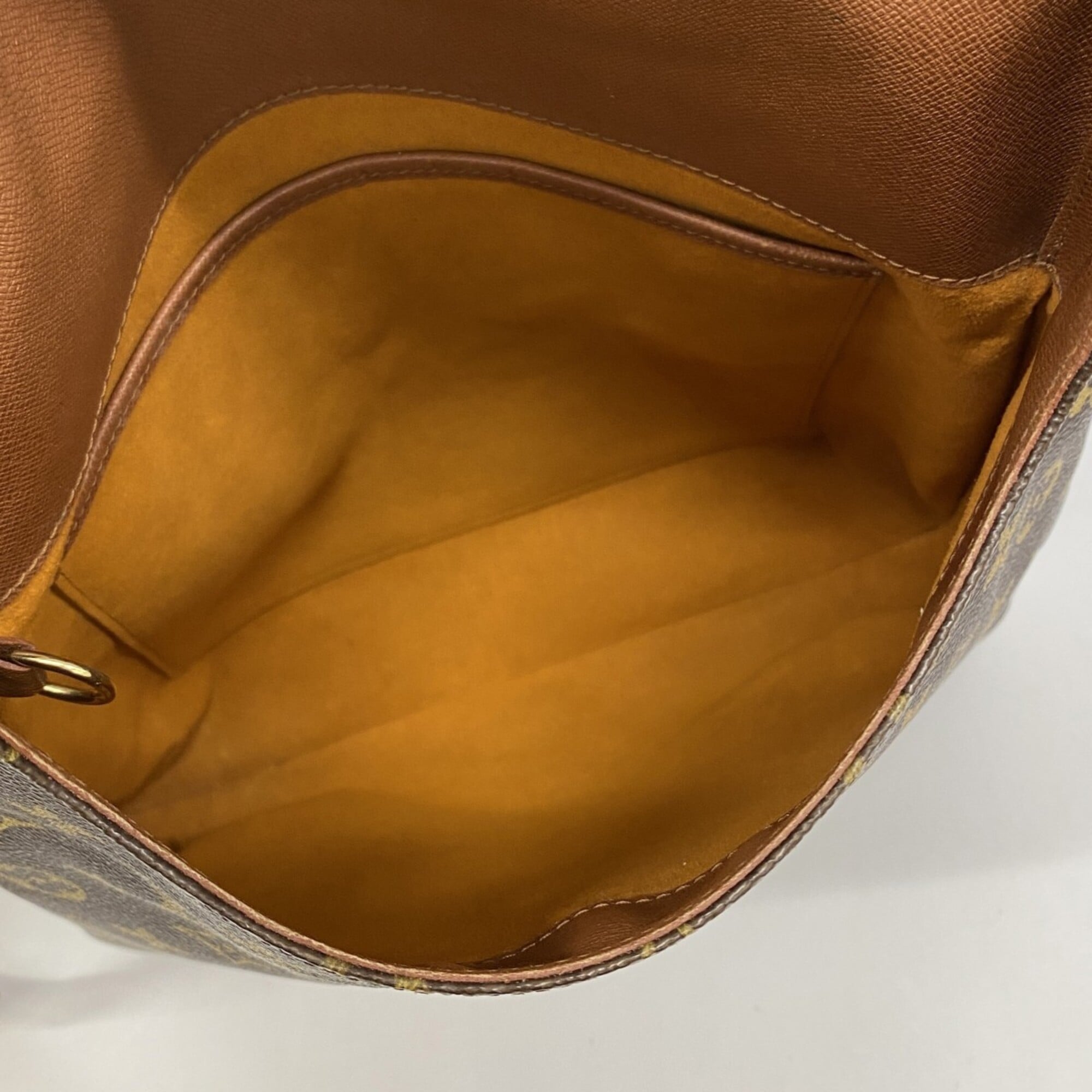 Louis Vuitton Brown Shoulder Bag (Pre-Owned)