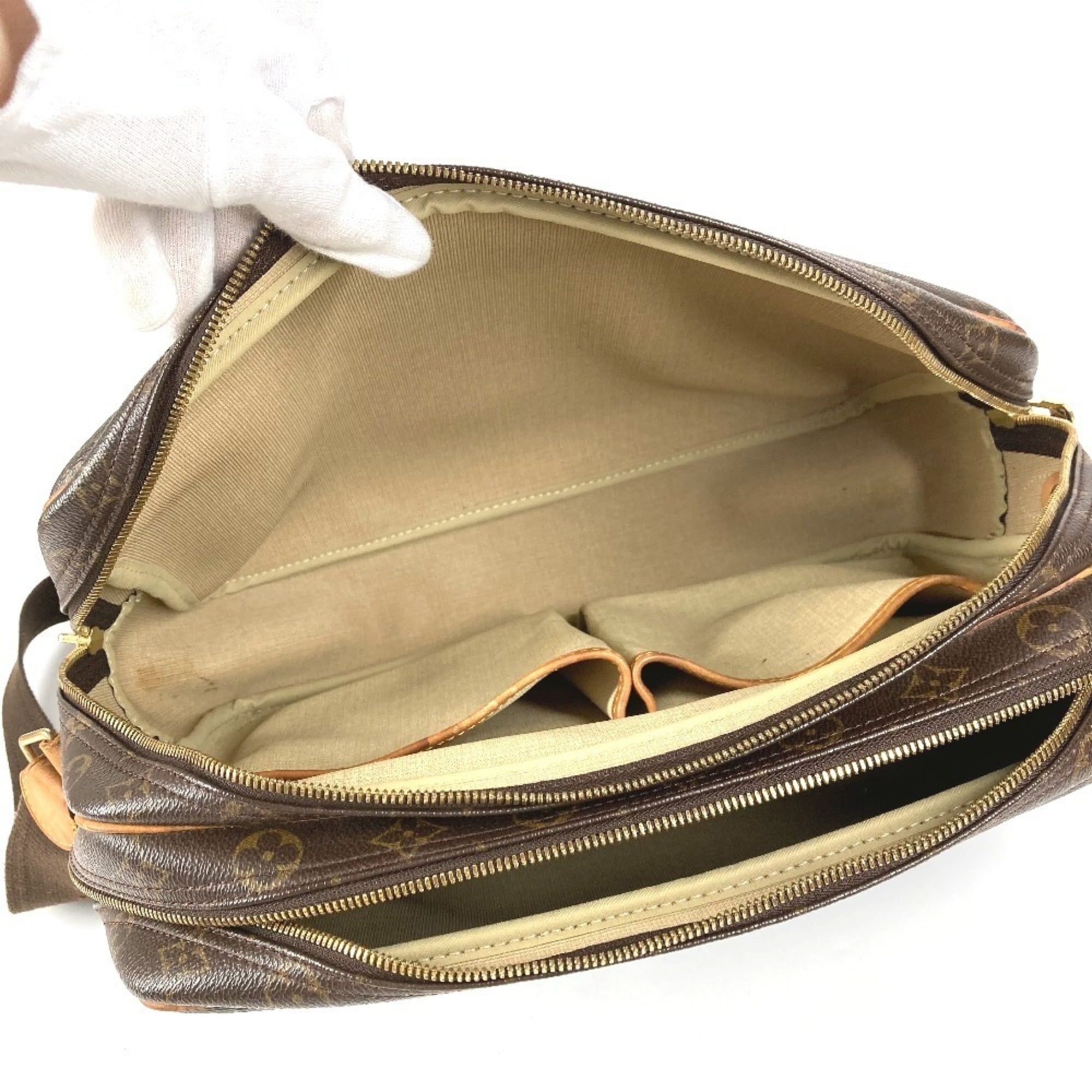 Louis Vuitton Brown Monogram Handbag Pochette Shoulder Bag (Pre-Owned)