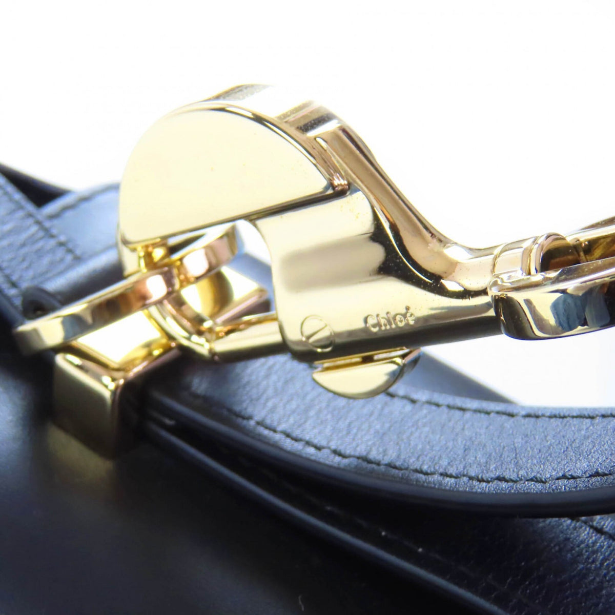 Chloé Black Leather Shoulder Bag (Pre-Owned)