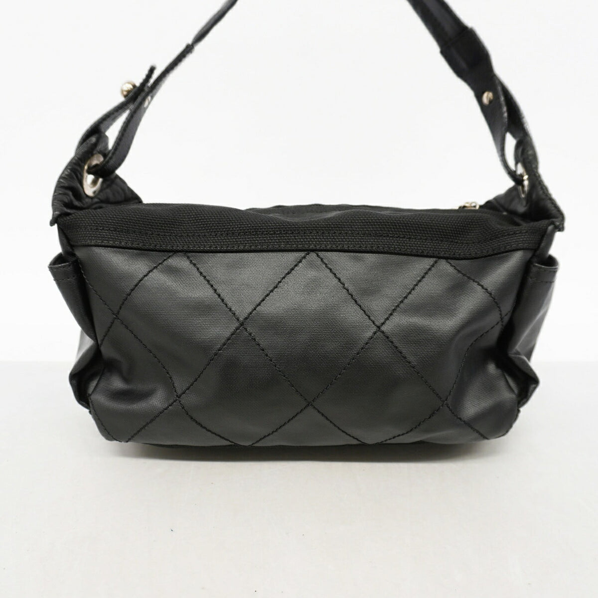 Chanel Black Leather Shoulder Bag (Pre-Owned)