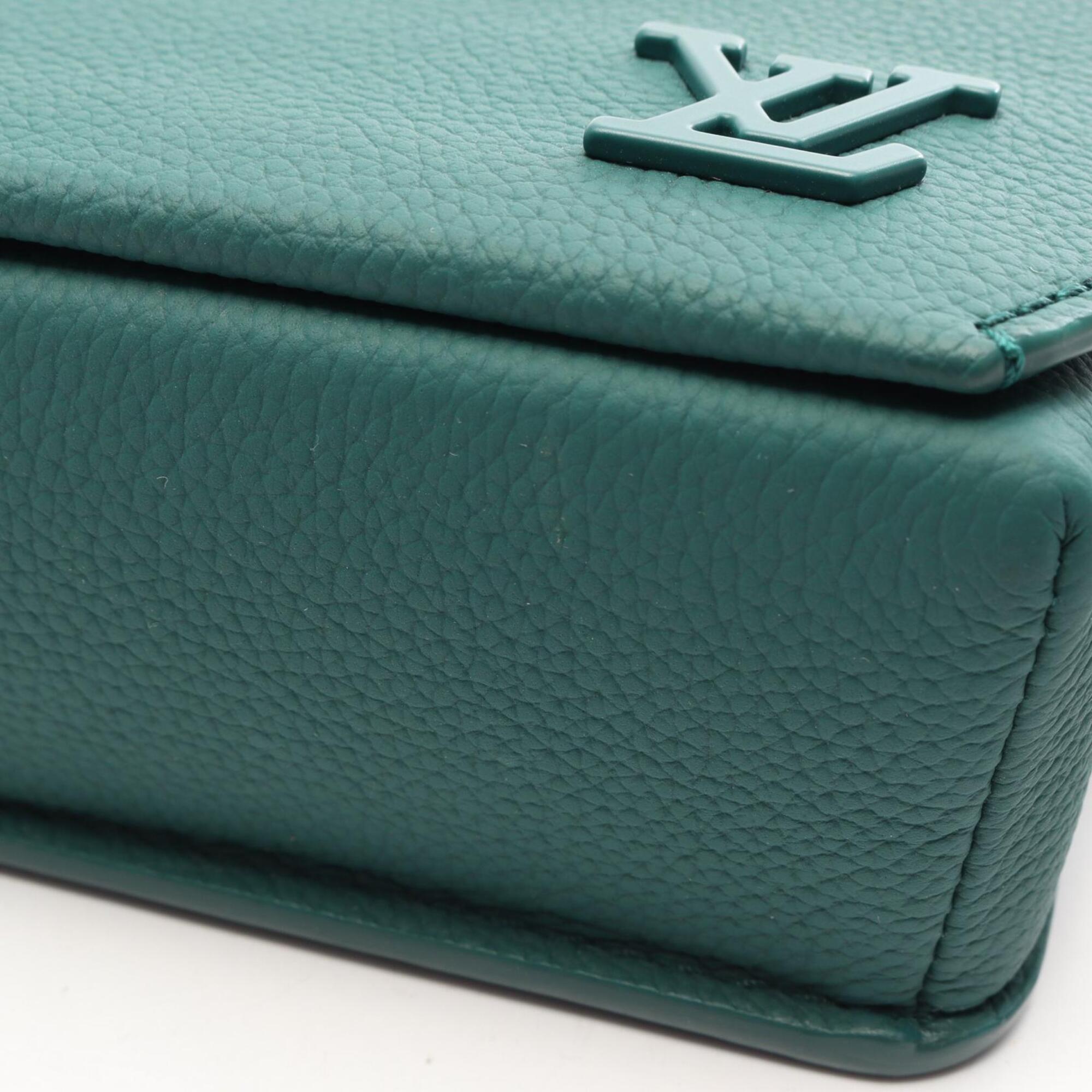 Louis Vuitton Green Leather Handbag Shoulder Bag (Pre-Owned)