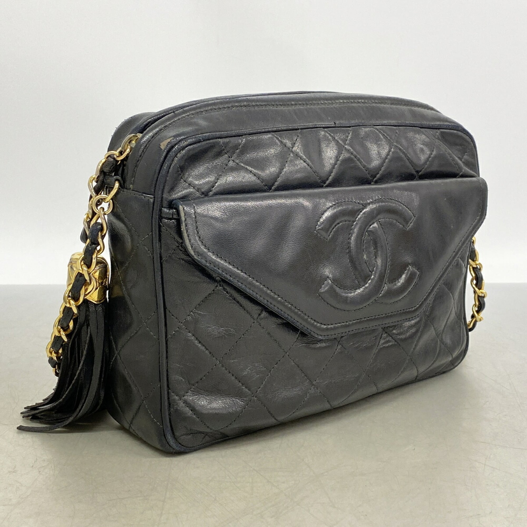 Chanel Black Leather Shoulder Bag (Pre-Owned)