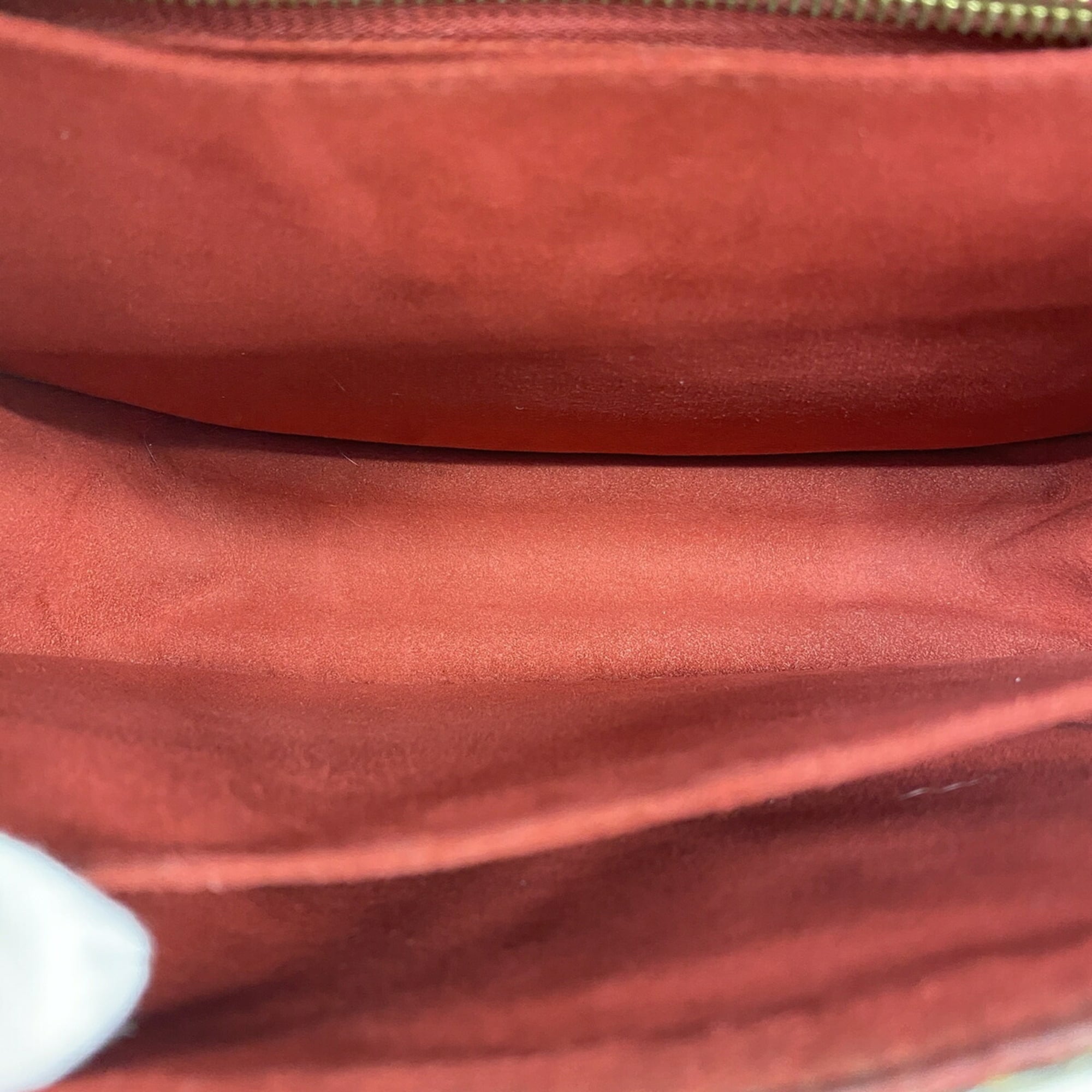Louis Vuitton Rouge Handbag (Pre-Owned)