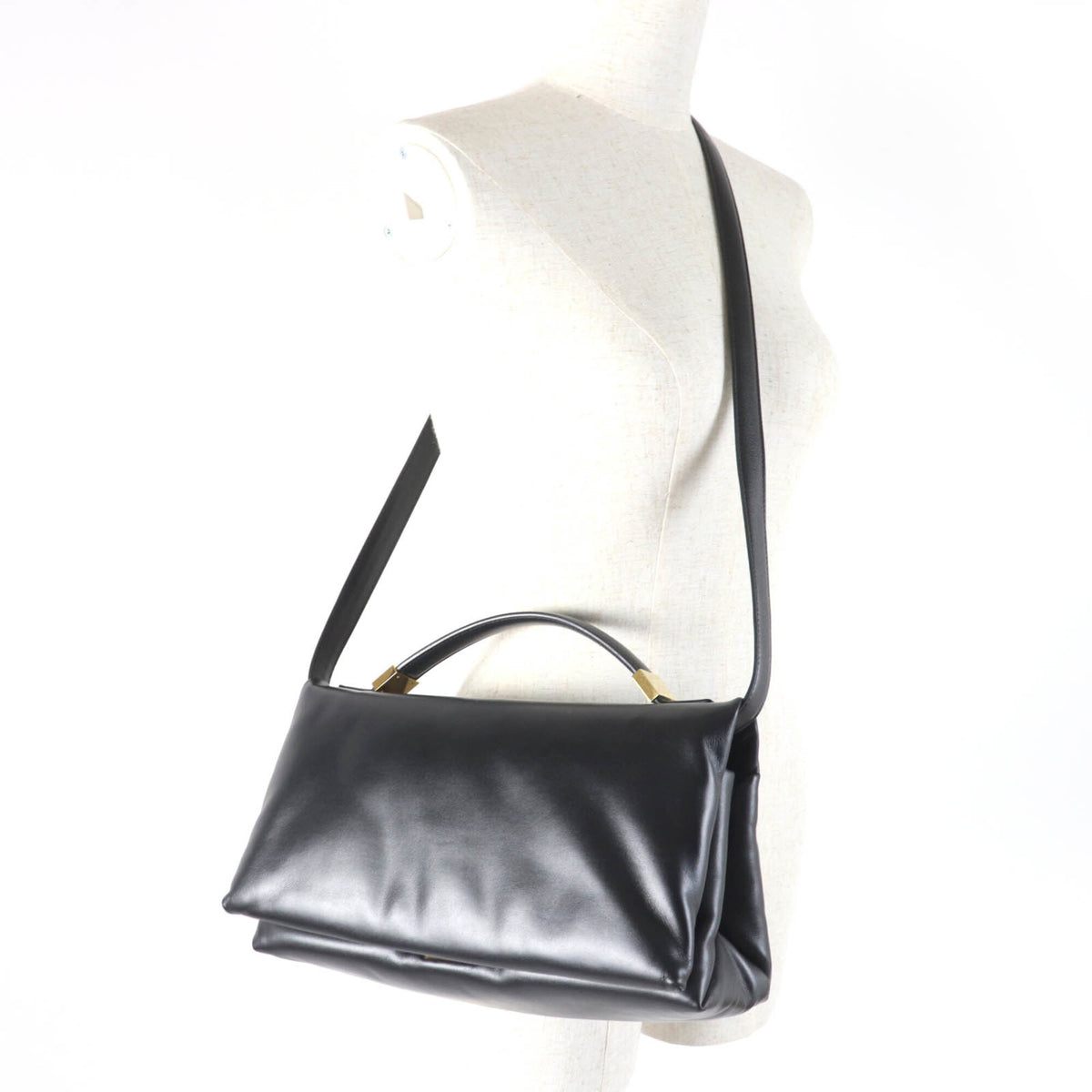 Marni Black Leather Shoulder Bag (Pre-Owned)