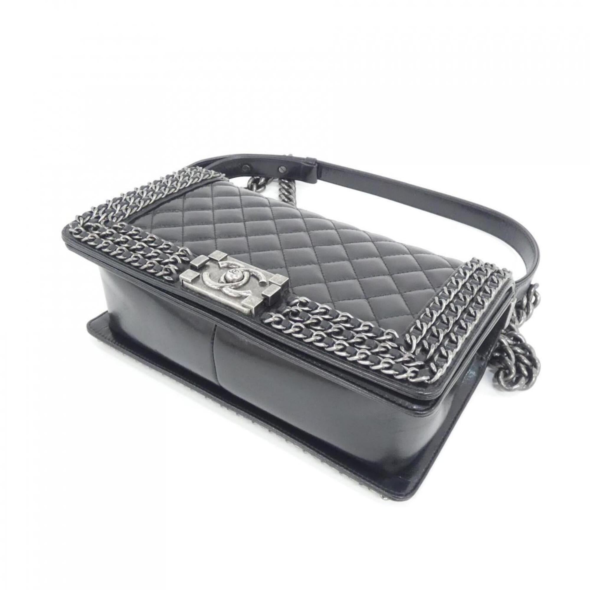 Chanel Black Leather Shoulder Bag (Pre-Owned)