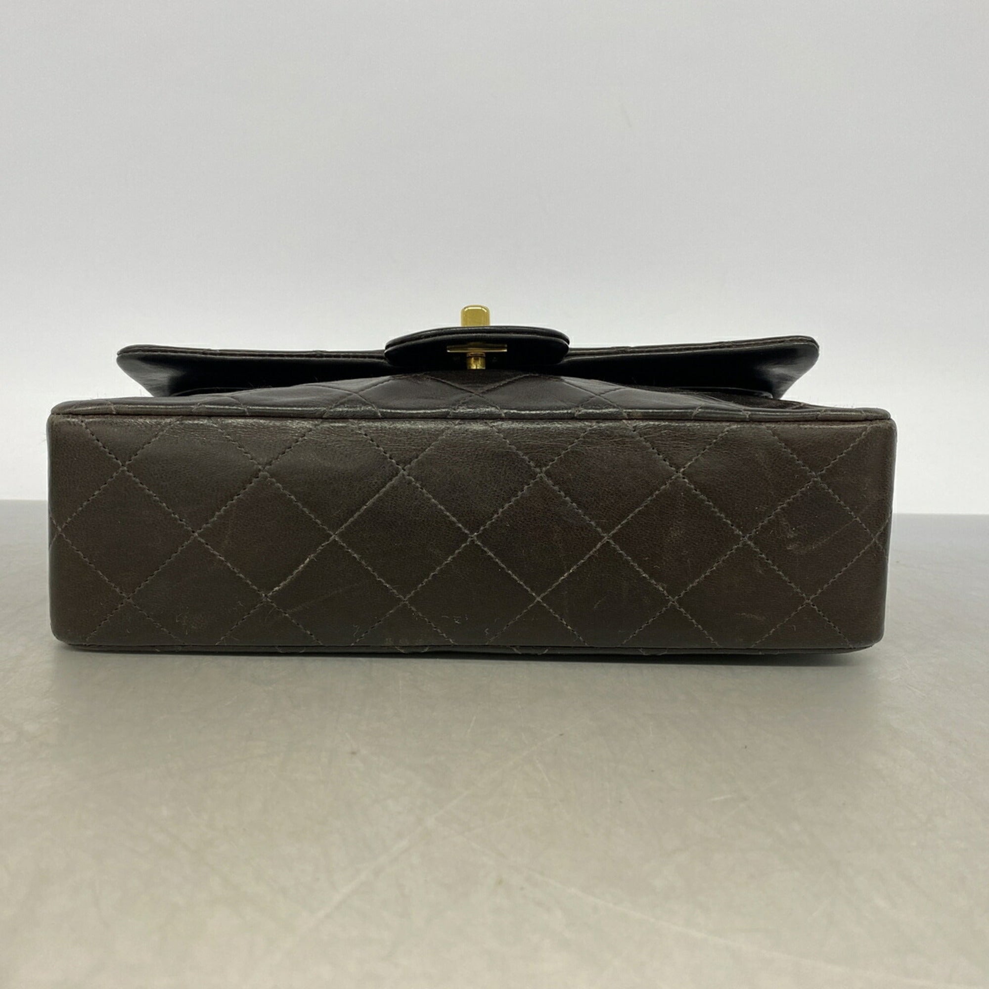 Chanel Black Leather Shoulder Bag (Pre-Owned)