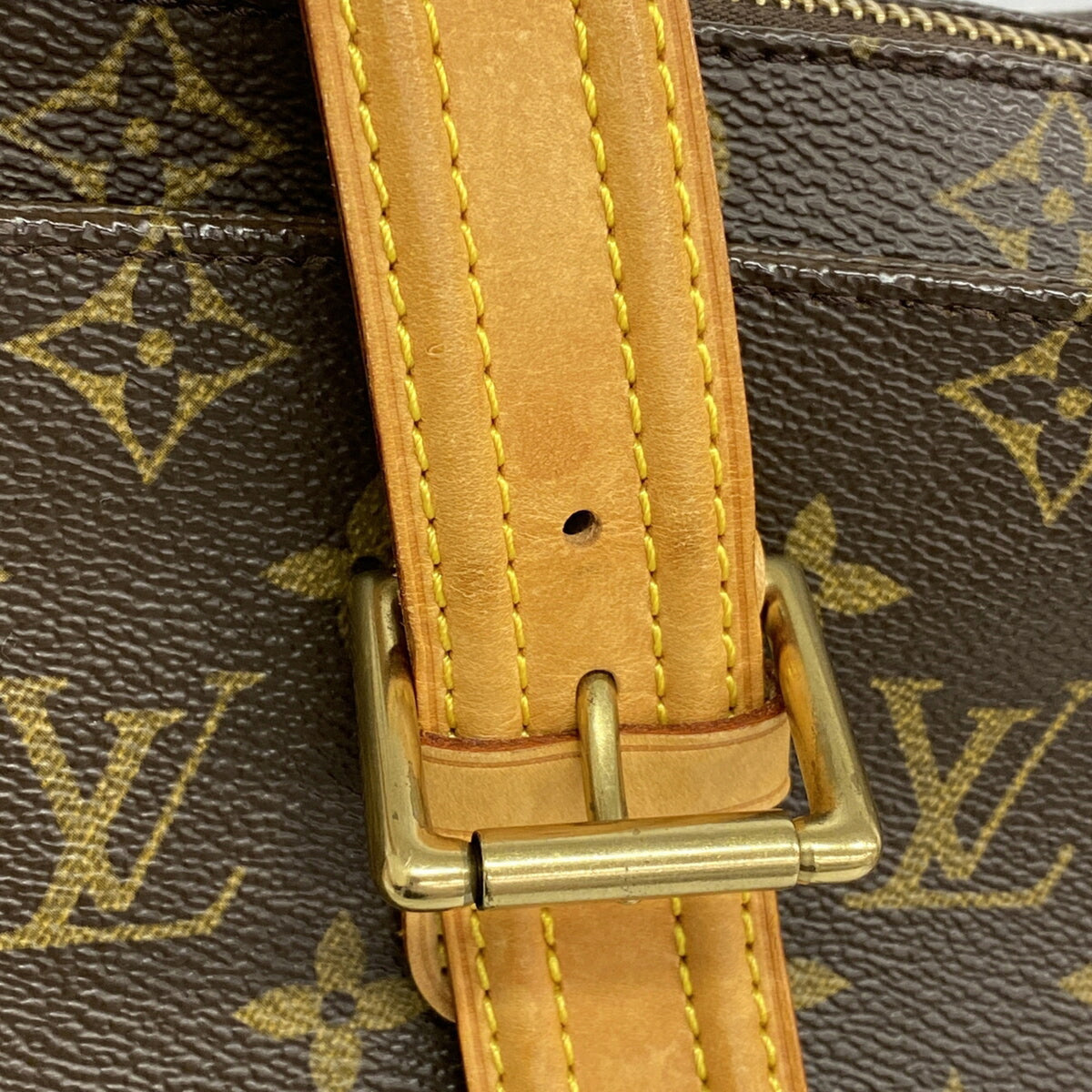 Louis Vuitton Brown Shoulder Bag (Pre-Owned)