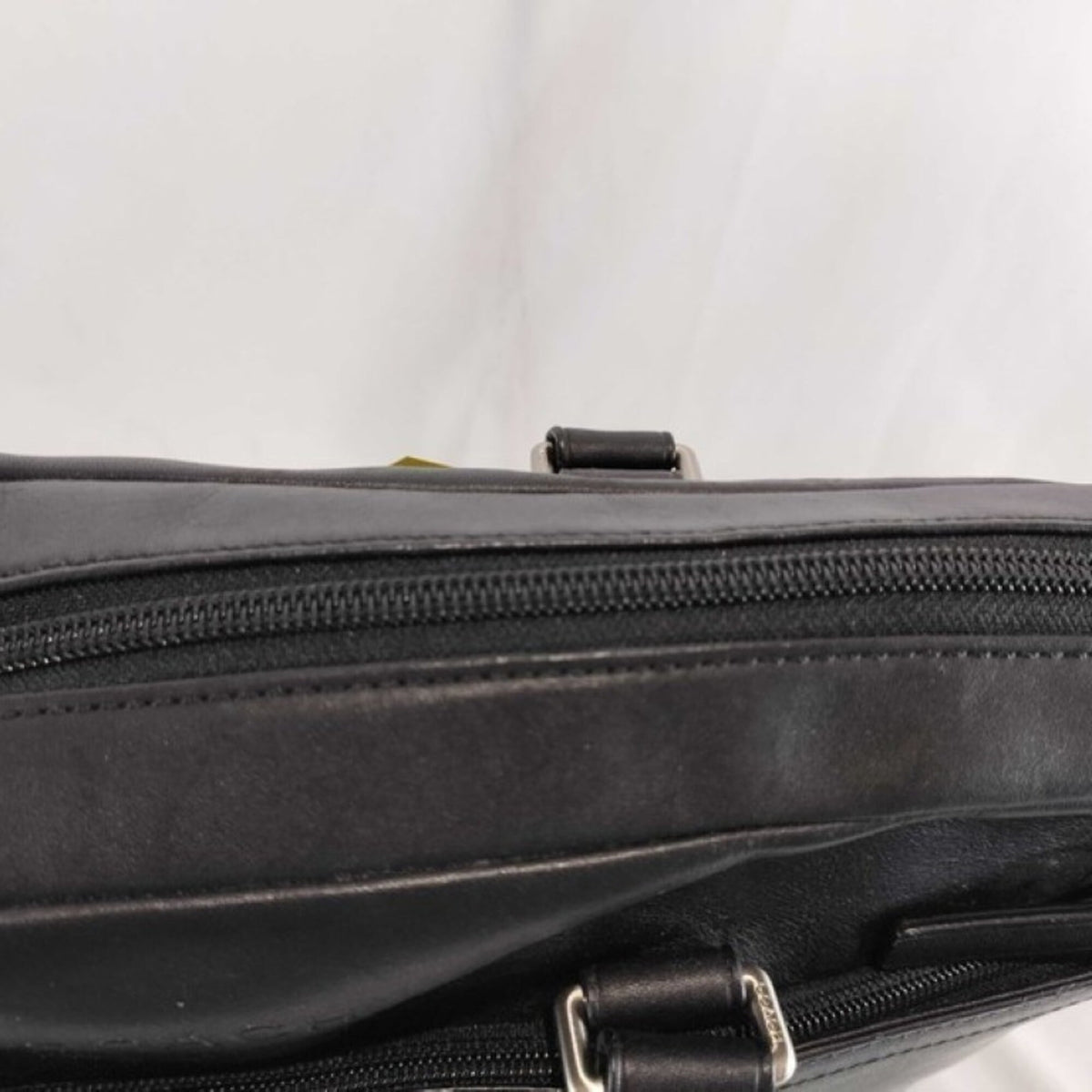 Coach Black Leather Handbag (Pre-Owned)