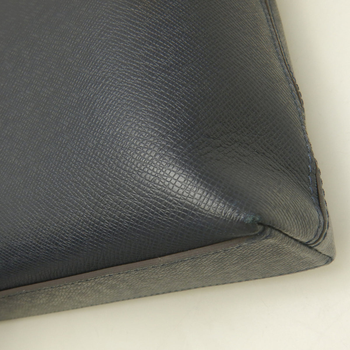 Louis Vuitton Navy Blue Taiga Leather Tote Bag (Pre-Owned)