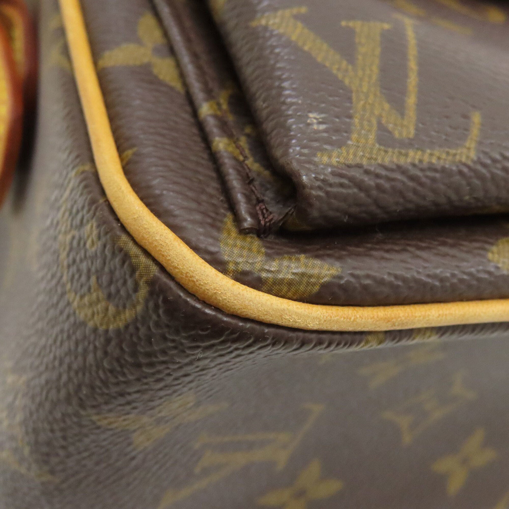 Louis Vuitton Monogram Monogram Shoulder Bag (Pre-Owned)