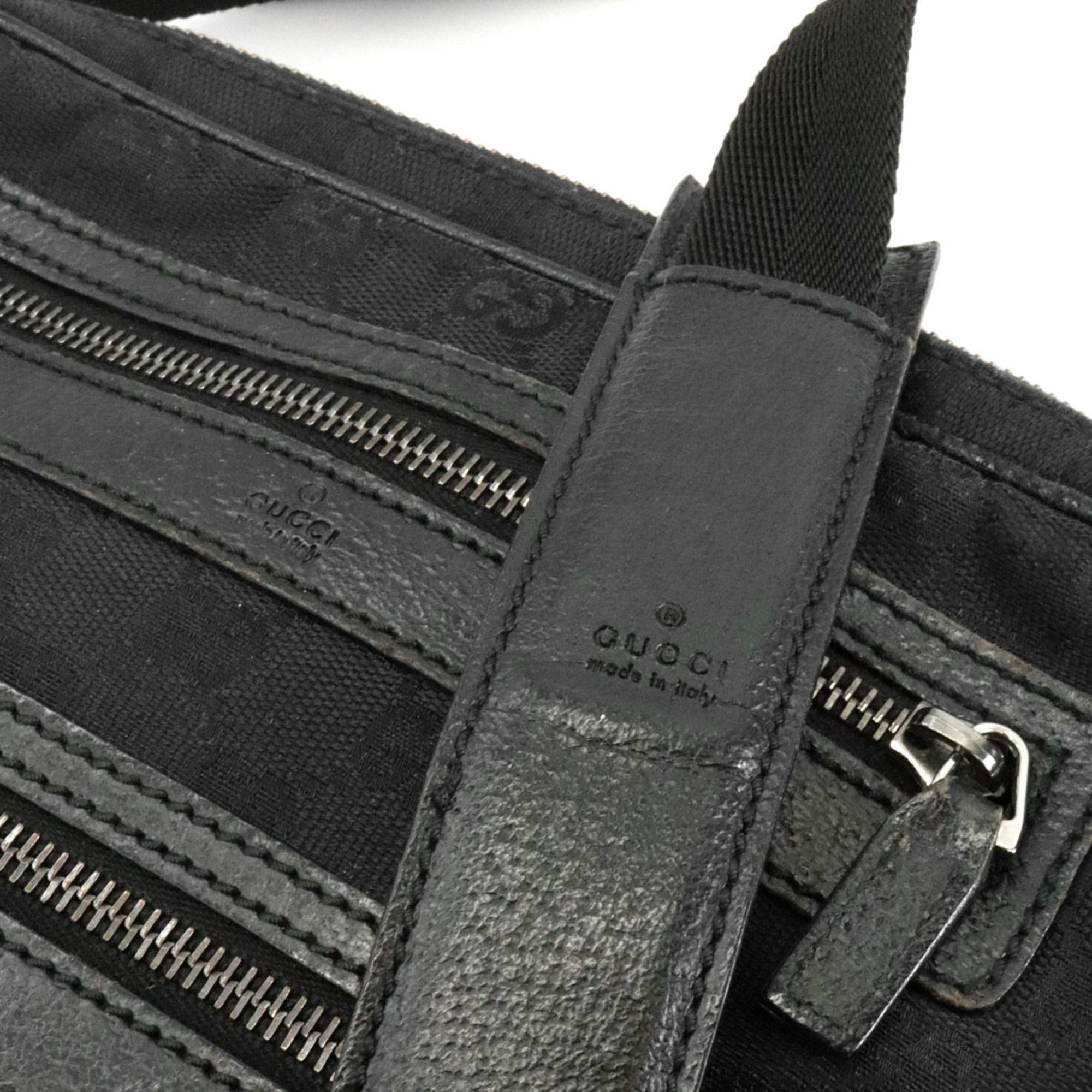 Gucci Gg Canvas Black Gg Canvas Shoulder Bag (Pre-Owned)
