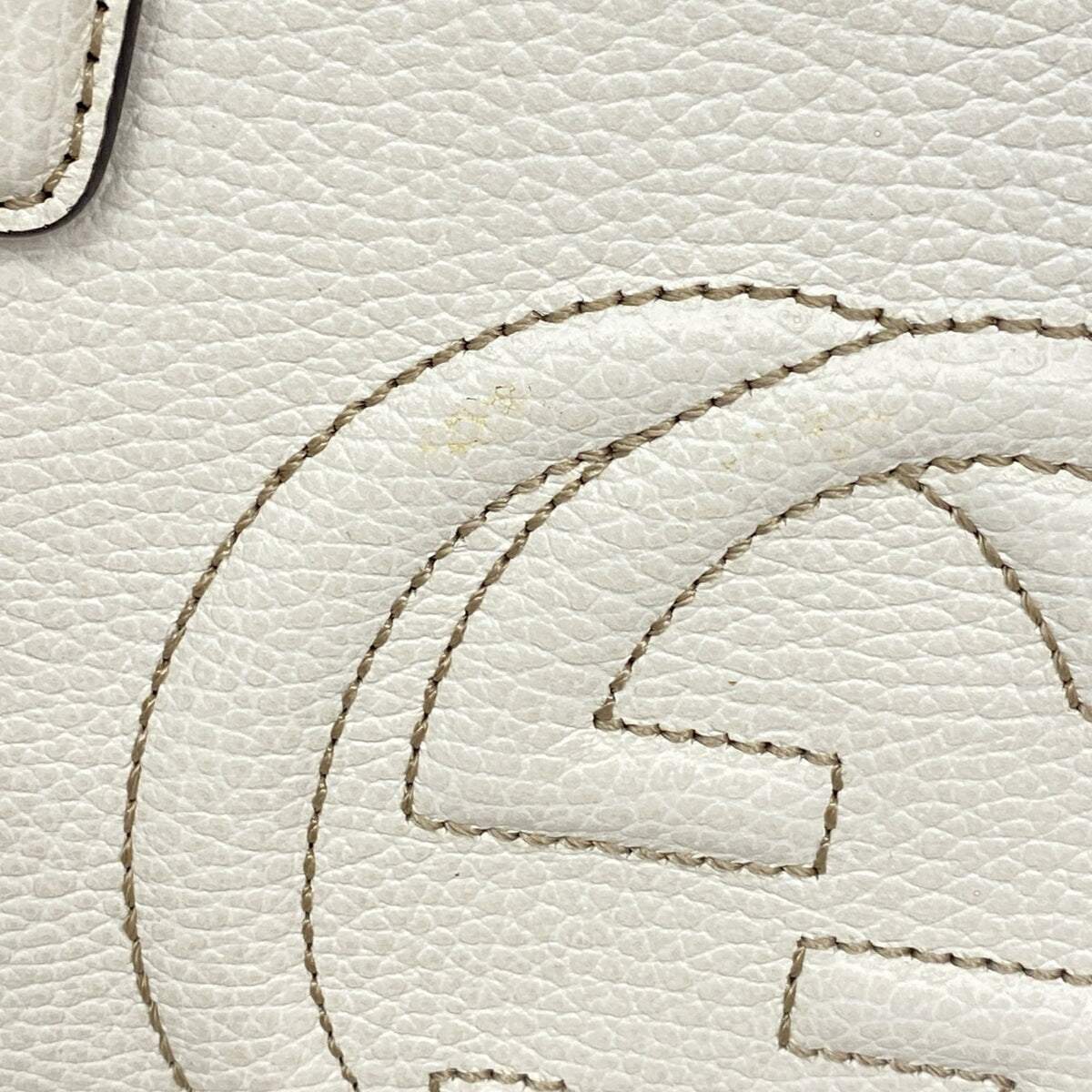 Gucci Ivory Leather Handbag (Pre-Owned)