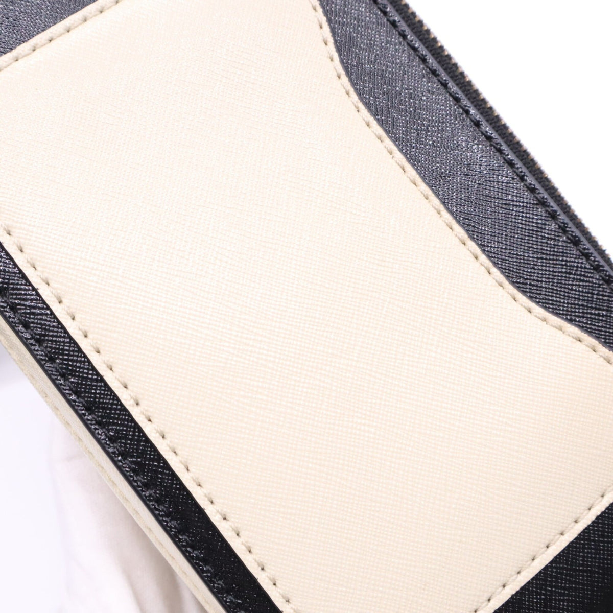 Marc Jacobs Black Cream Shoulder Bag (Pre-Owned)