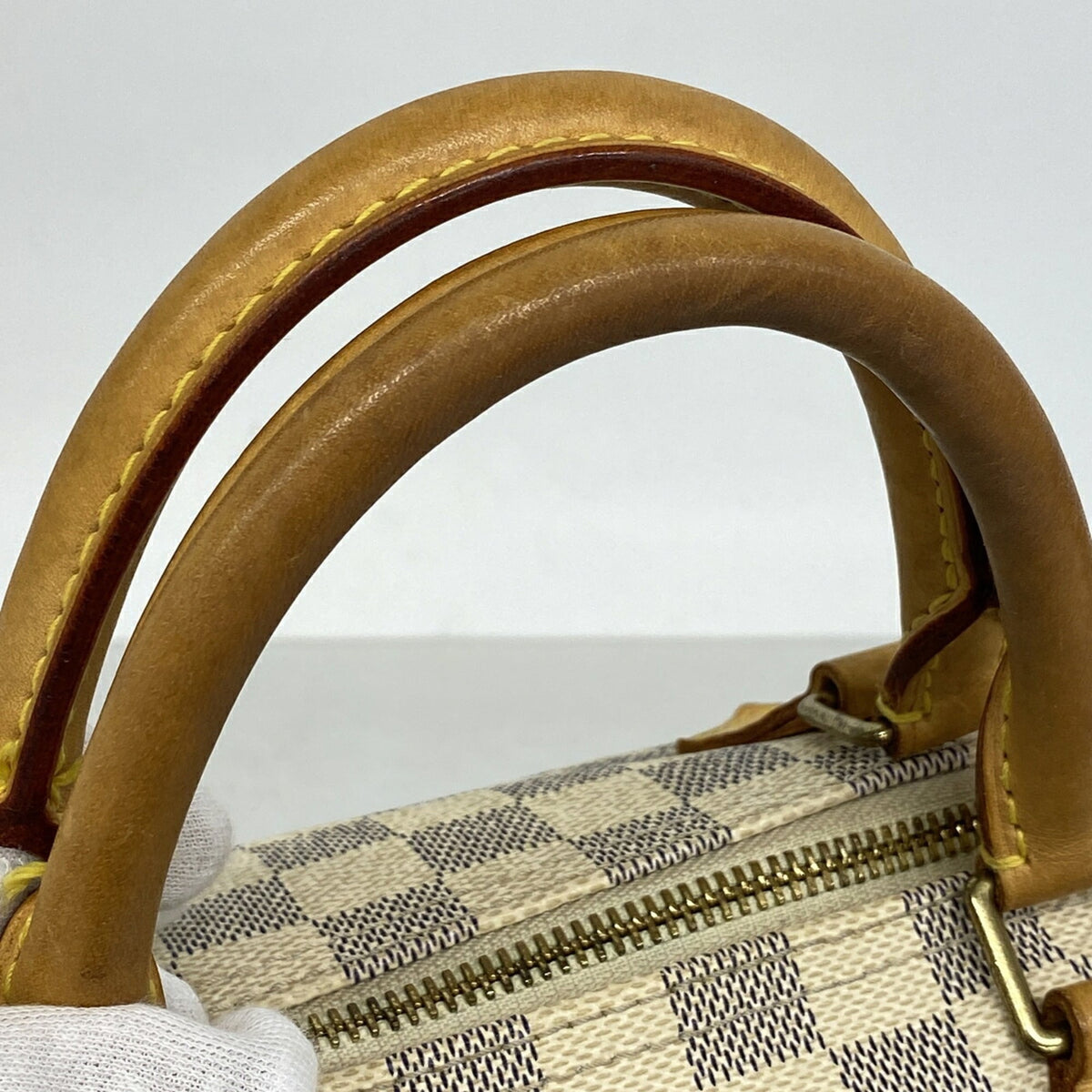 Louis Vuitton White Handbag (Pre-Owned)