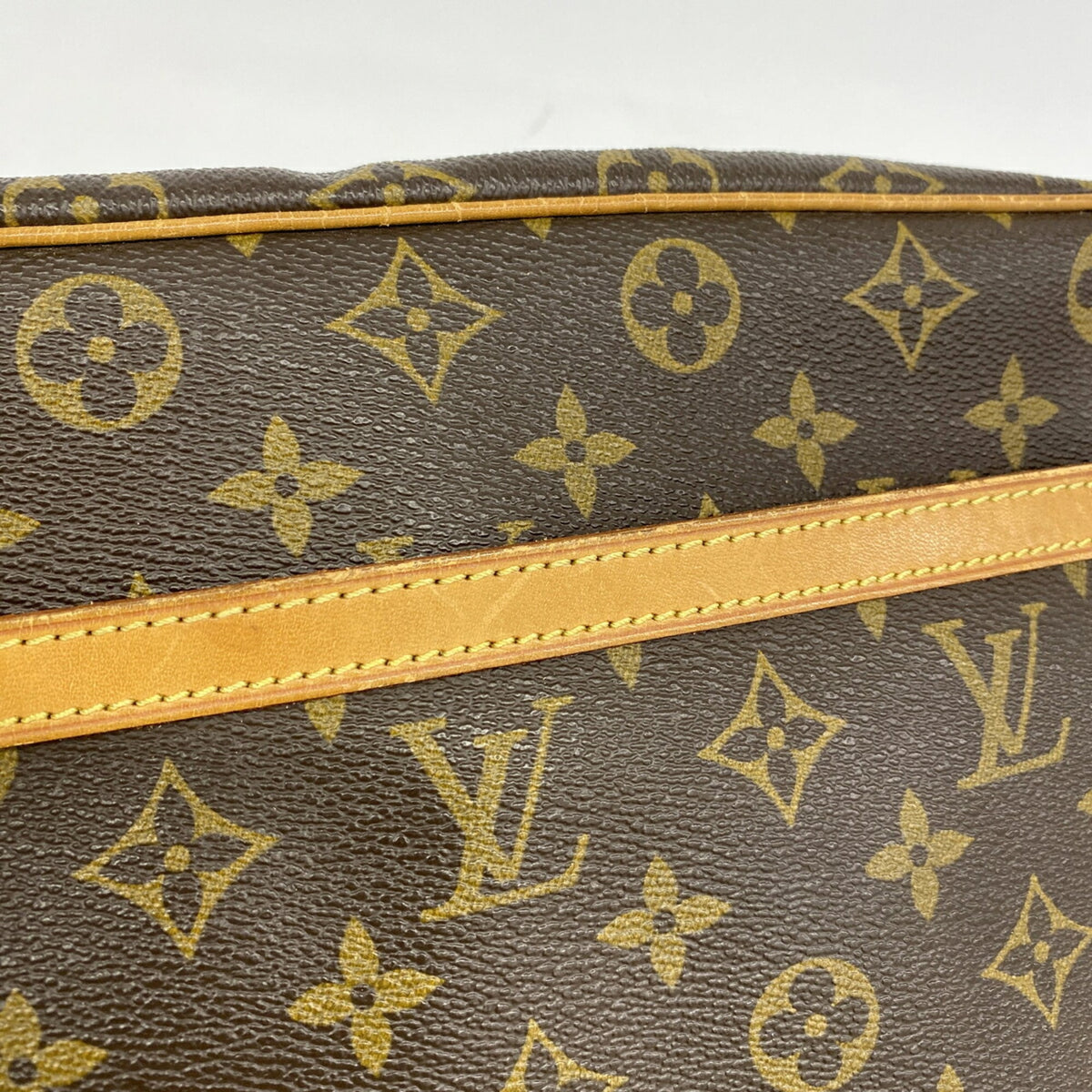 Louis Vuitton Brown Shoulder Bag (Pre-Owned)
