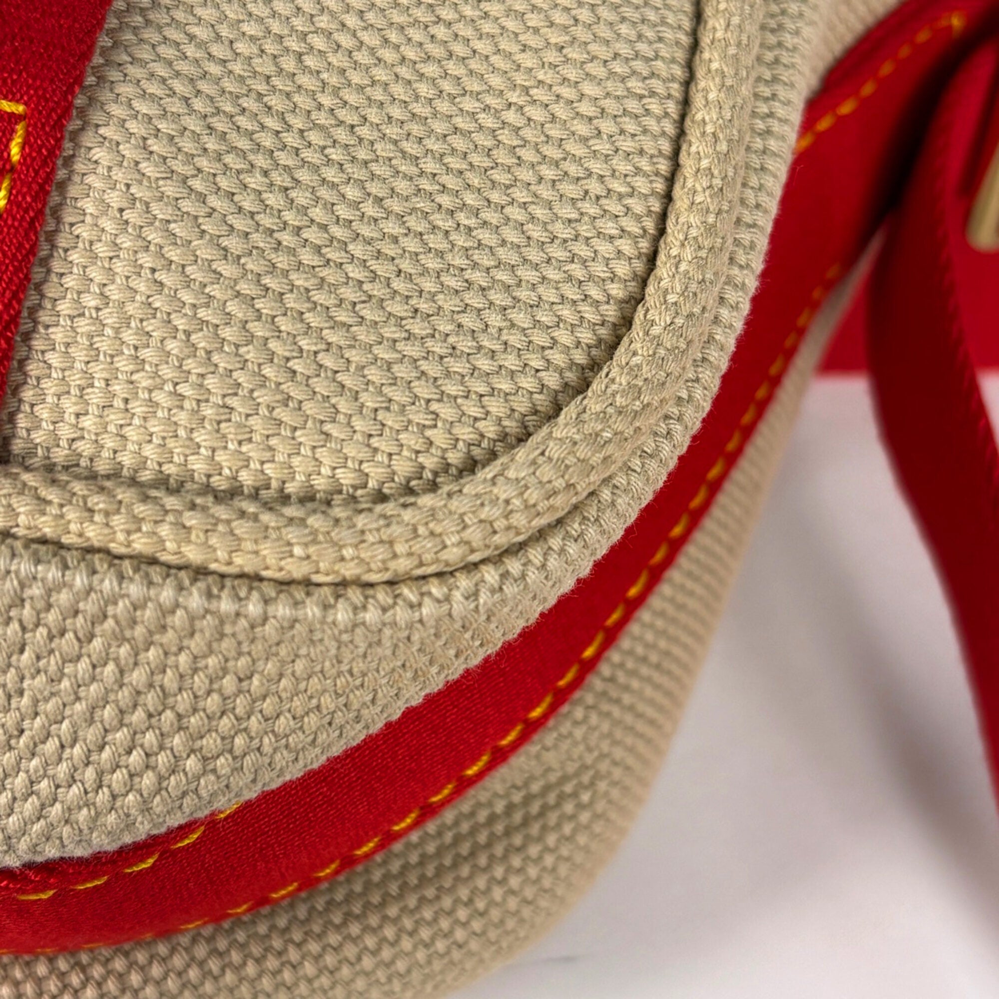 Louis Vuitton Beige Shoulder Bag (Pre-Owned)
