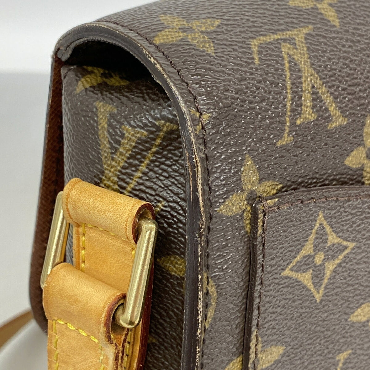 Louis Vuitton Brown Shoulder Bag (Pre-Owned)