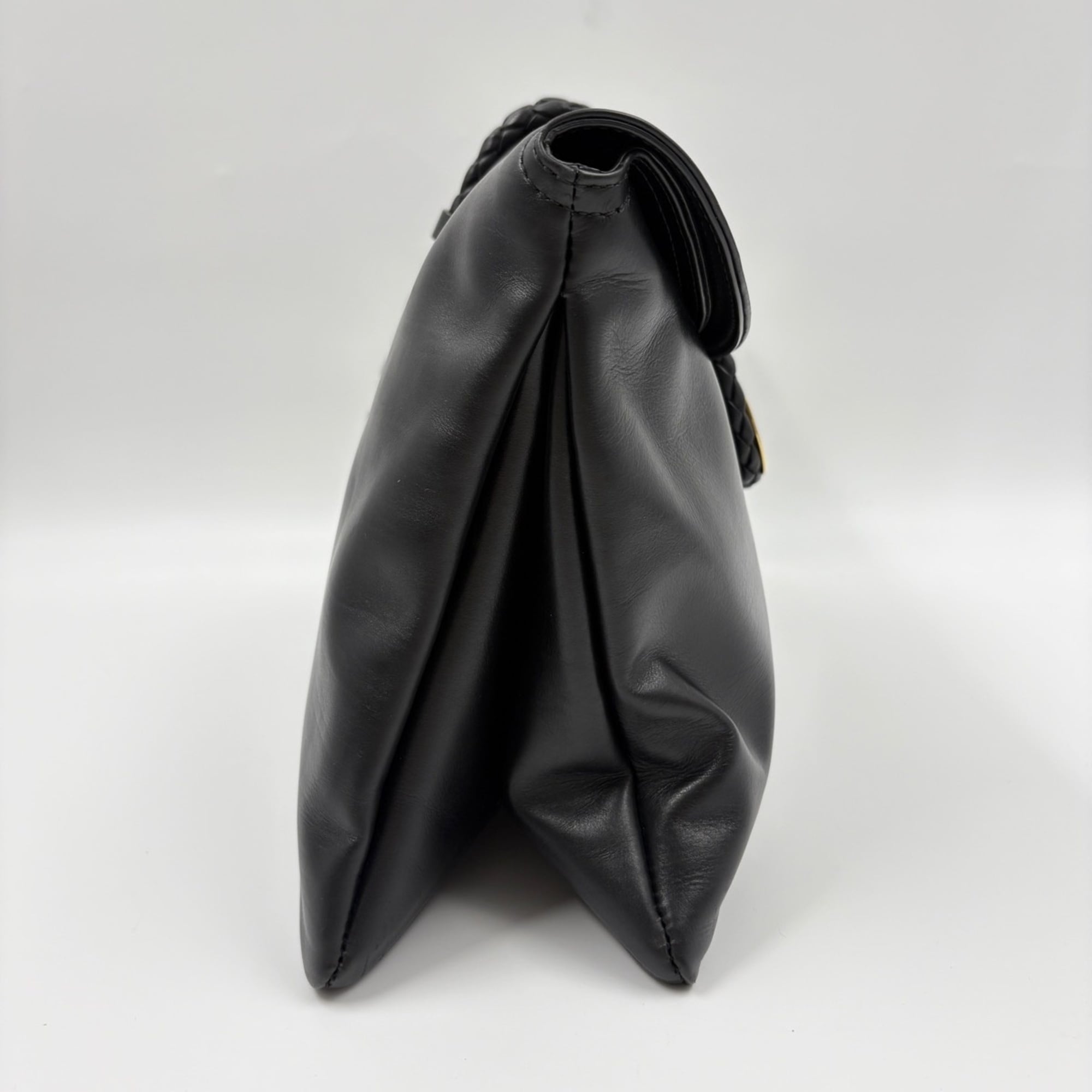 Bottega Veneta Black Shoulder Bag (Pre-Owned)