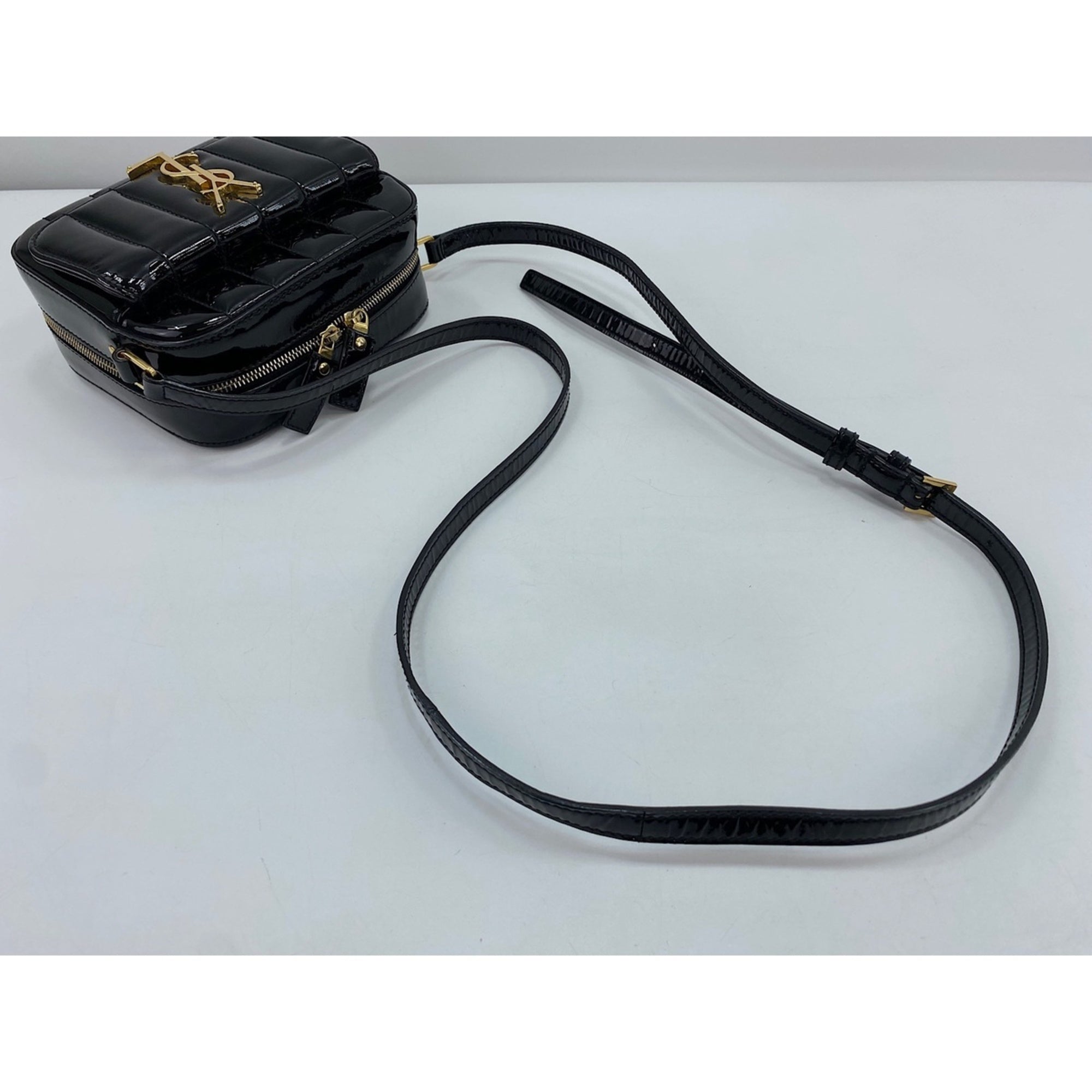 Yves Saint Laurent Black Shoulder Bag (Pre-Owned)