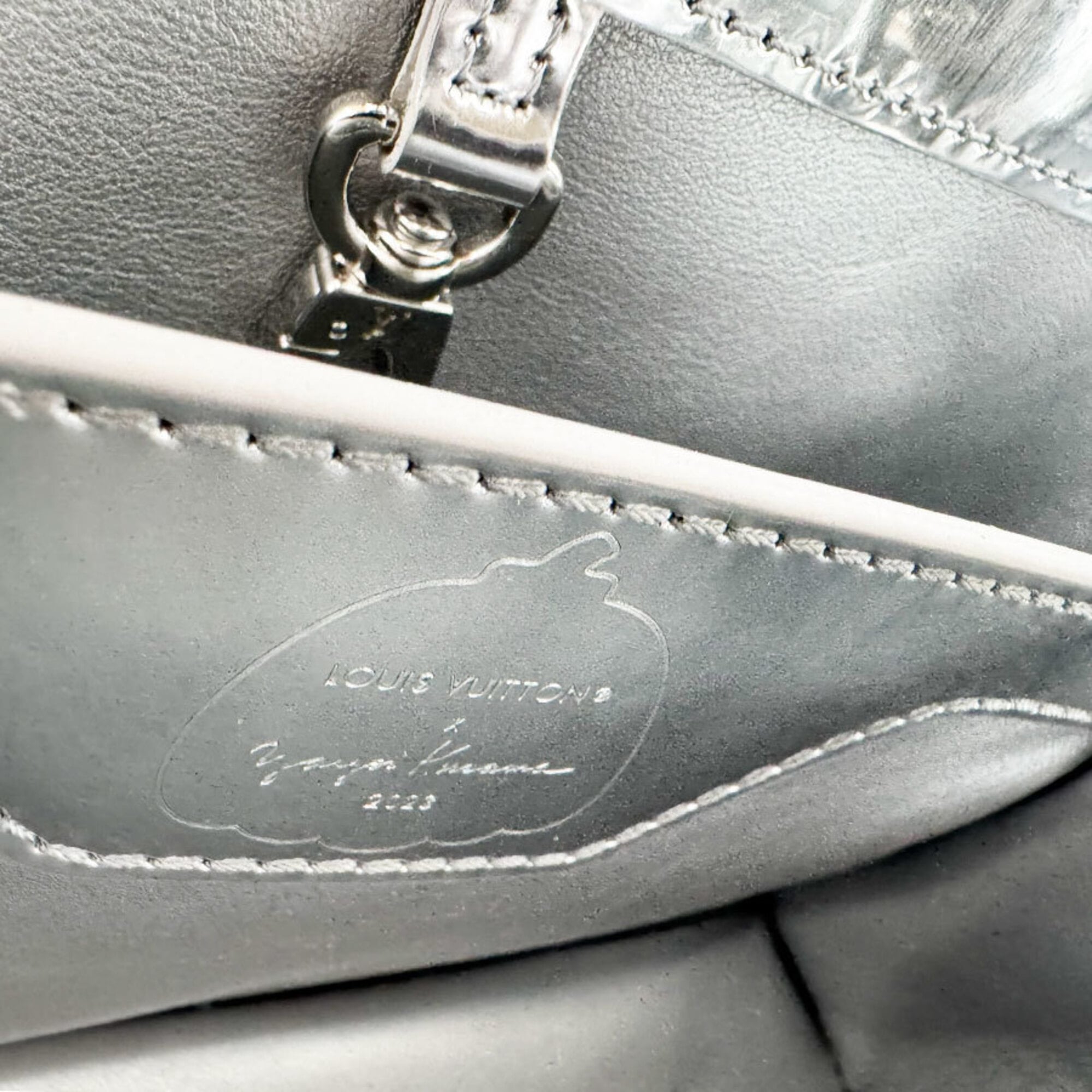 Louis Vuitton Silver Patent Leather Handbag Shoulder Bag (Pre-Owned)