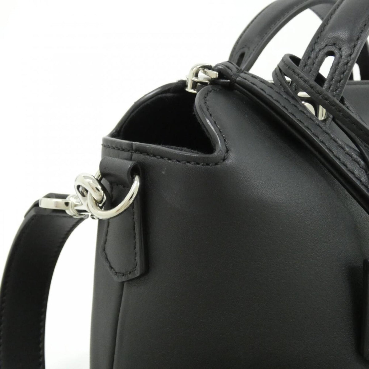 Fendi Black Leather Handbag (Pre-Owned)