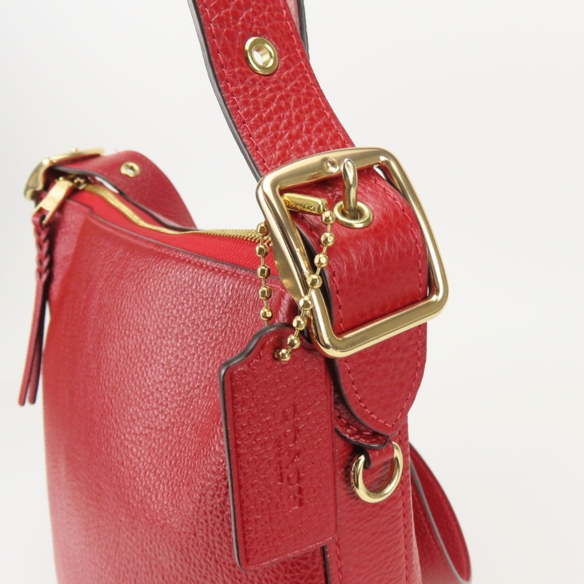 Coach Red Color Leather Shoulder Bag (Pre-Owned)