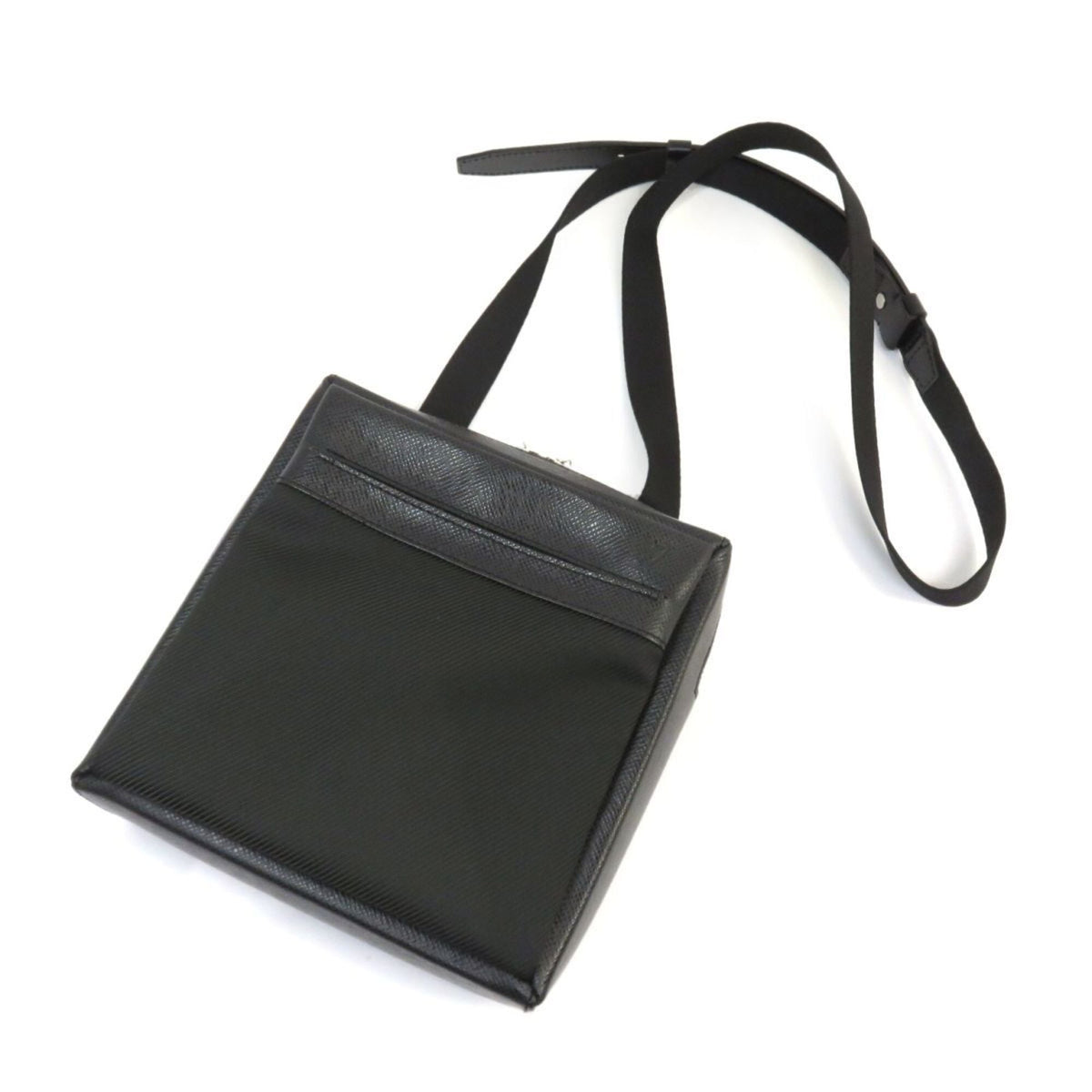 Louis Vuitton Ardoise Taiga Leather Shoulder Bag (Pre-Owned)