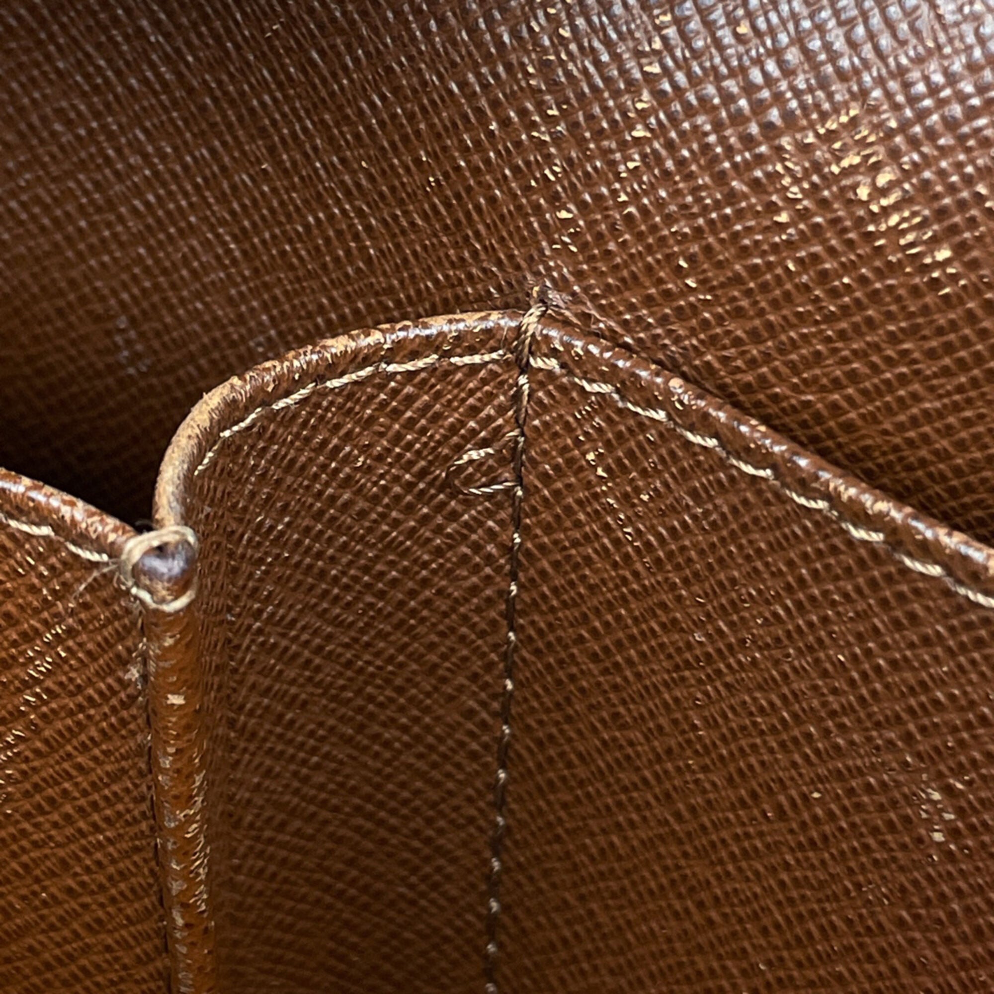 Louis Vuitton Brown Monogram Monogram Shoulder Bag (Pre-Owned)