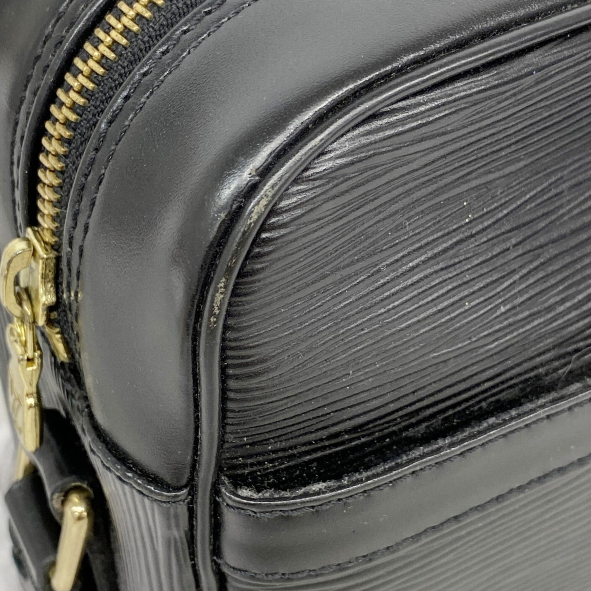 Louis Vuitton Noir Shoulder Bag (Pre-Owned)