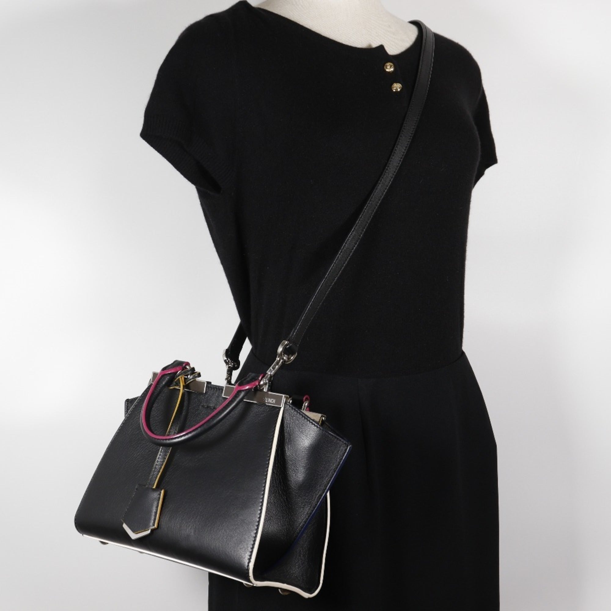 Fendi Black Leather Handbag (Pre-Owned)
